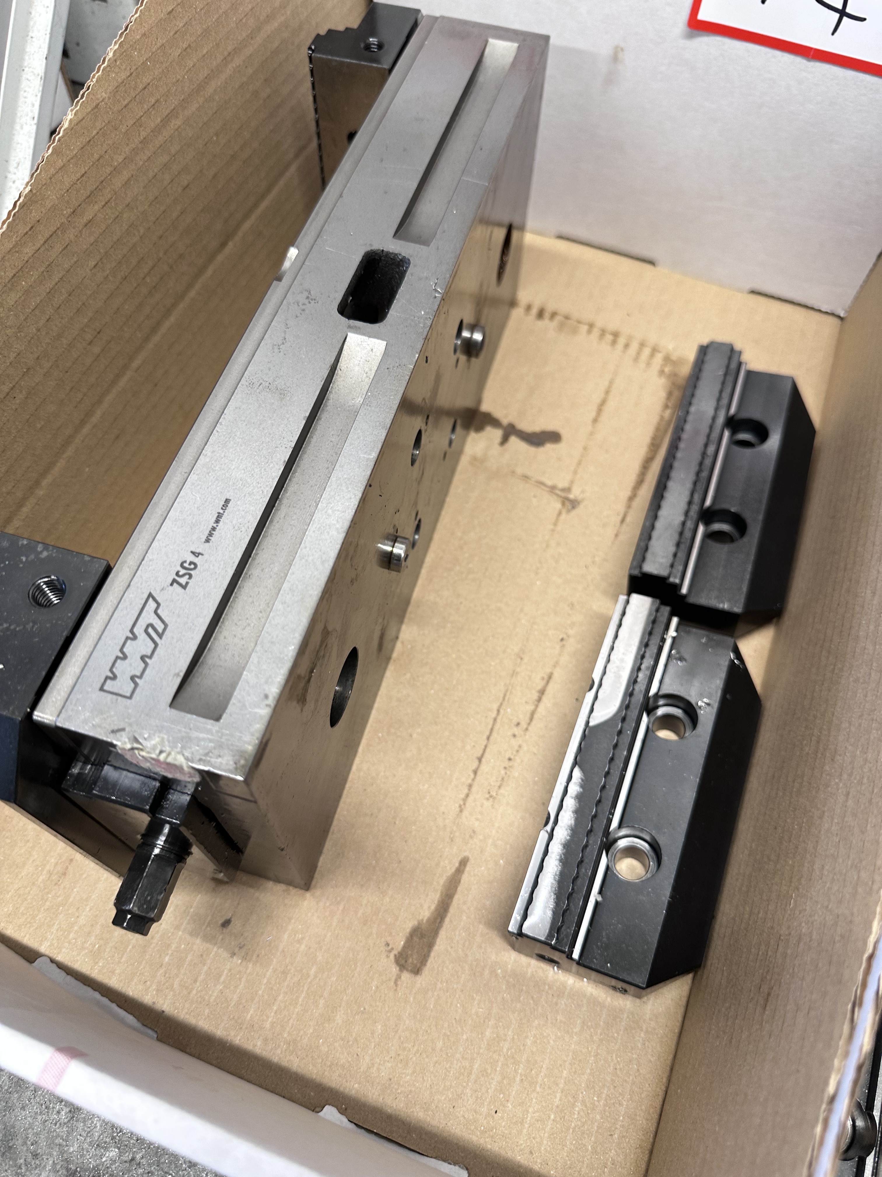 WNT Machine Vice 300mm Long, Type Z5G 4