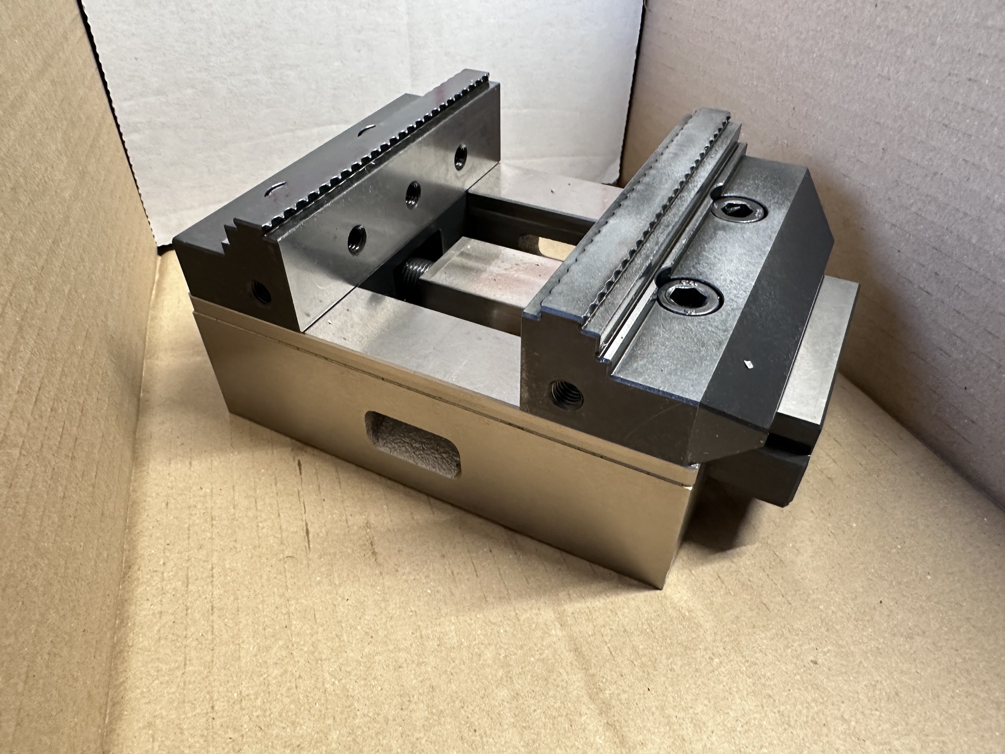 WNT Machine Vice 160mm Long, Type Z5G 4