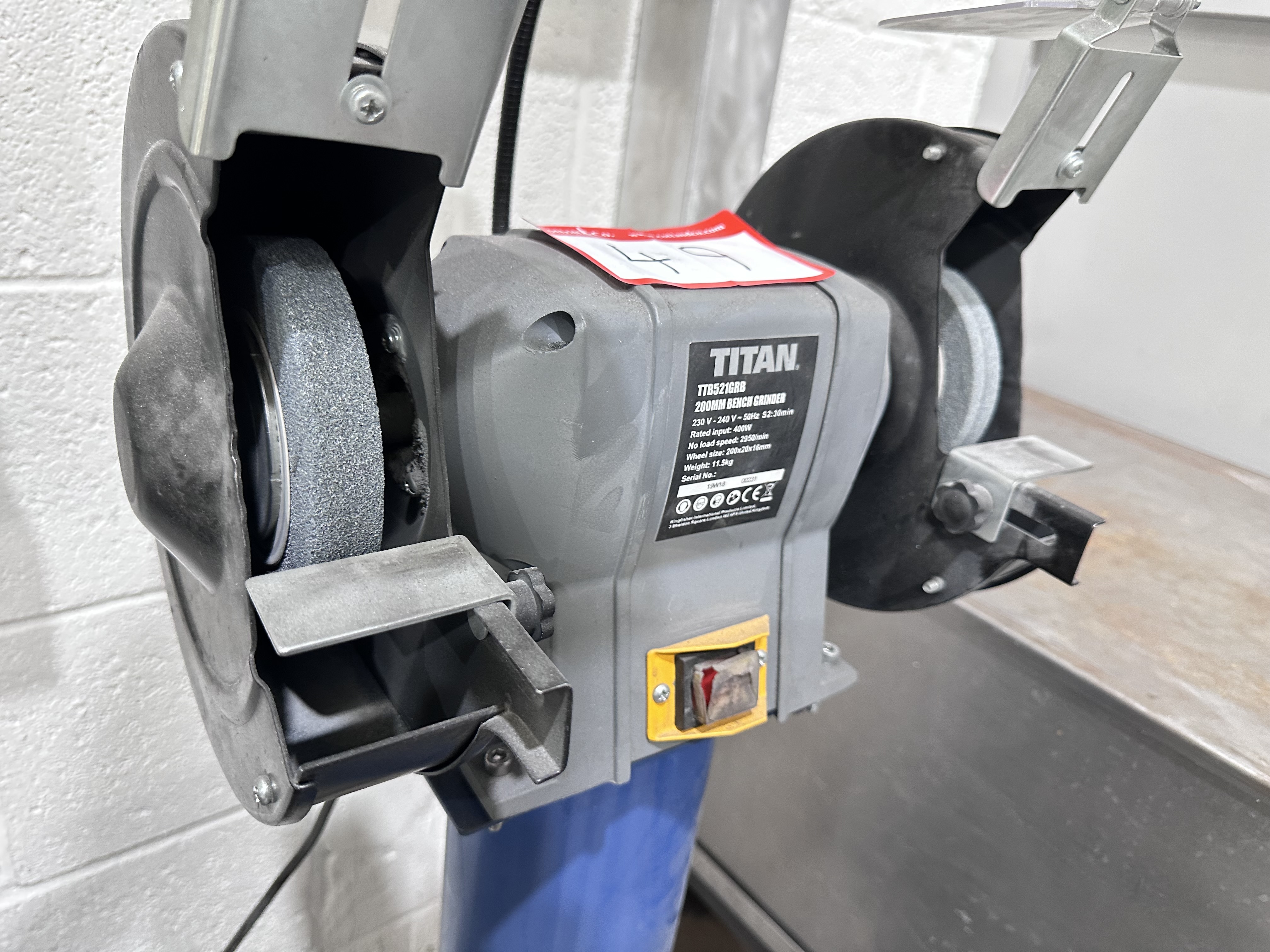 Titan TTB52GRB 200mm Bench Grinder, 240v, Whell Size 200 x 20 x 16mm. S