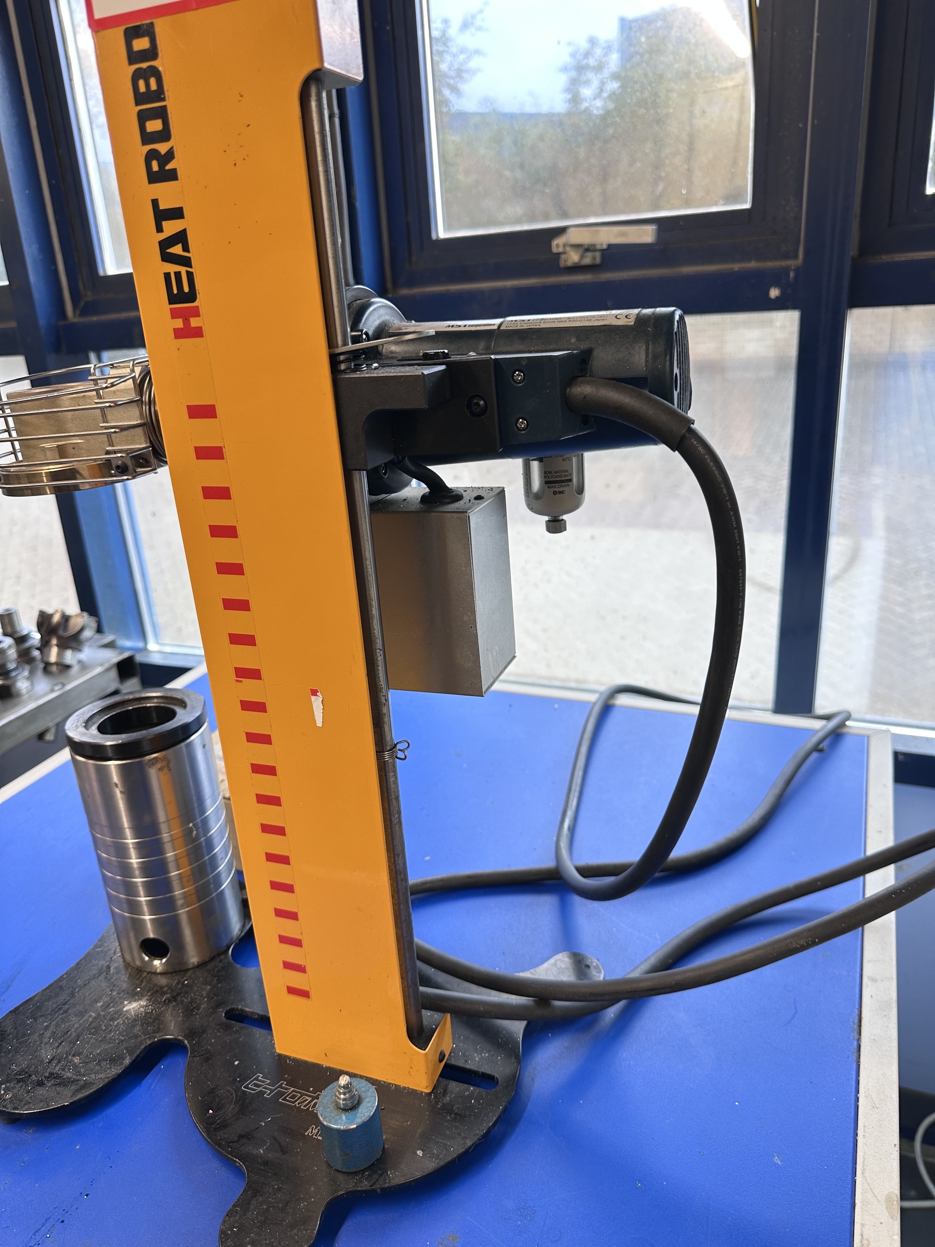 Heat Robo Shrink Fit Tool Heater on Stand