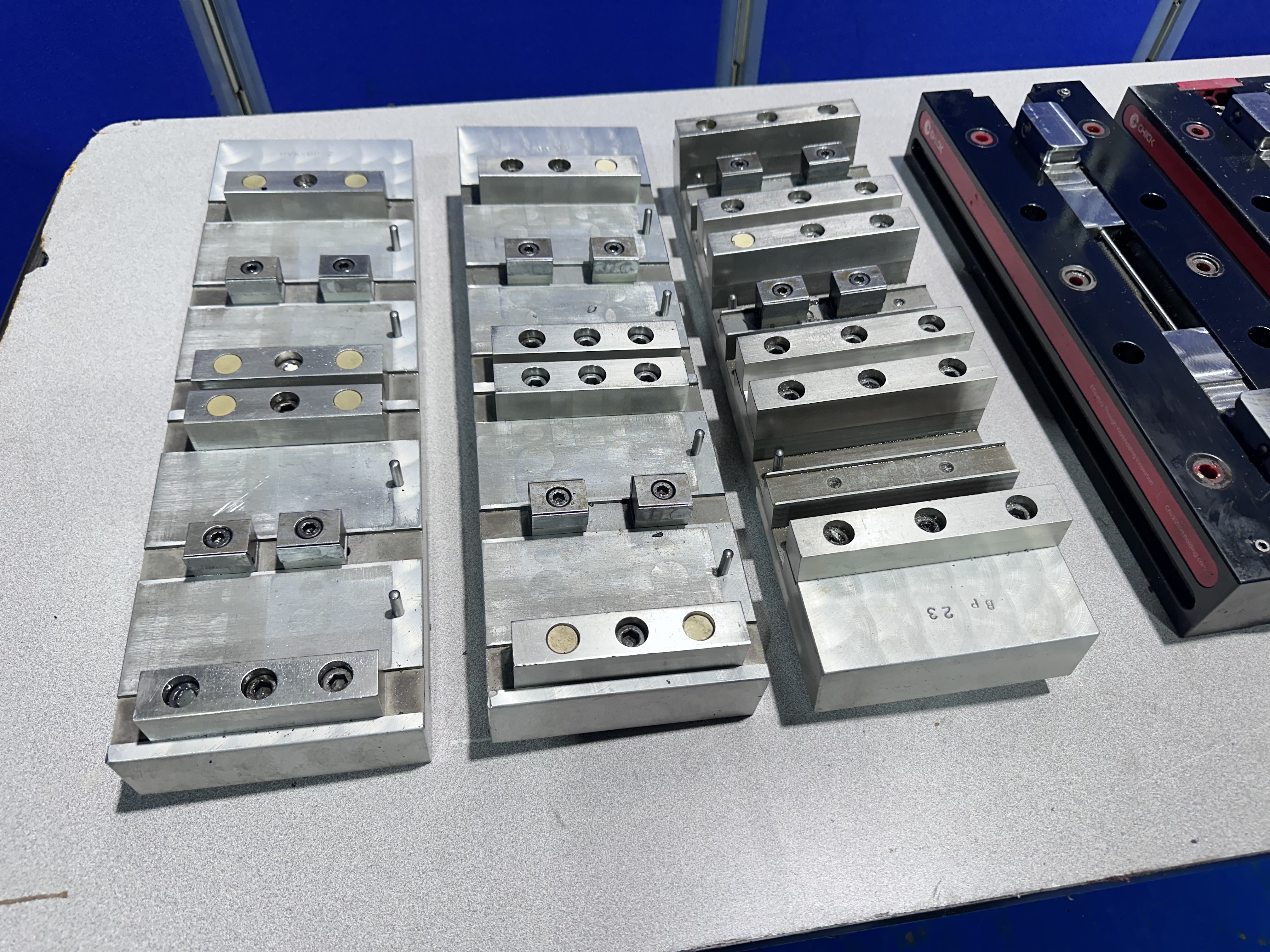 (3) x Chick 5 QL 1550 Multilok Machine Bases