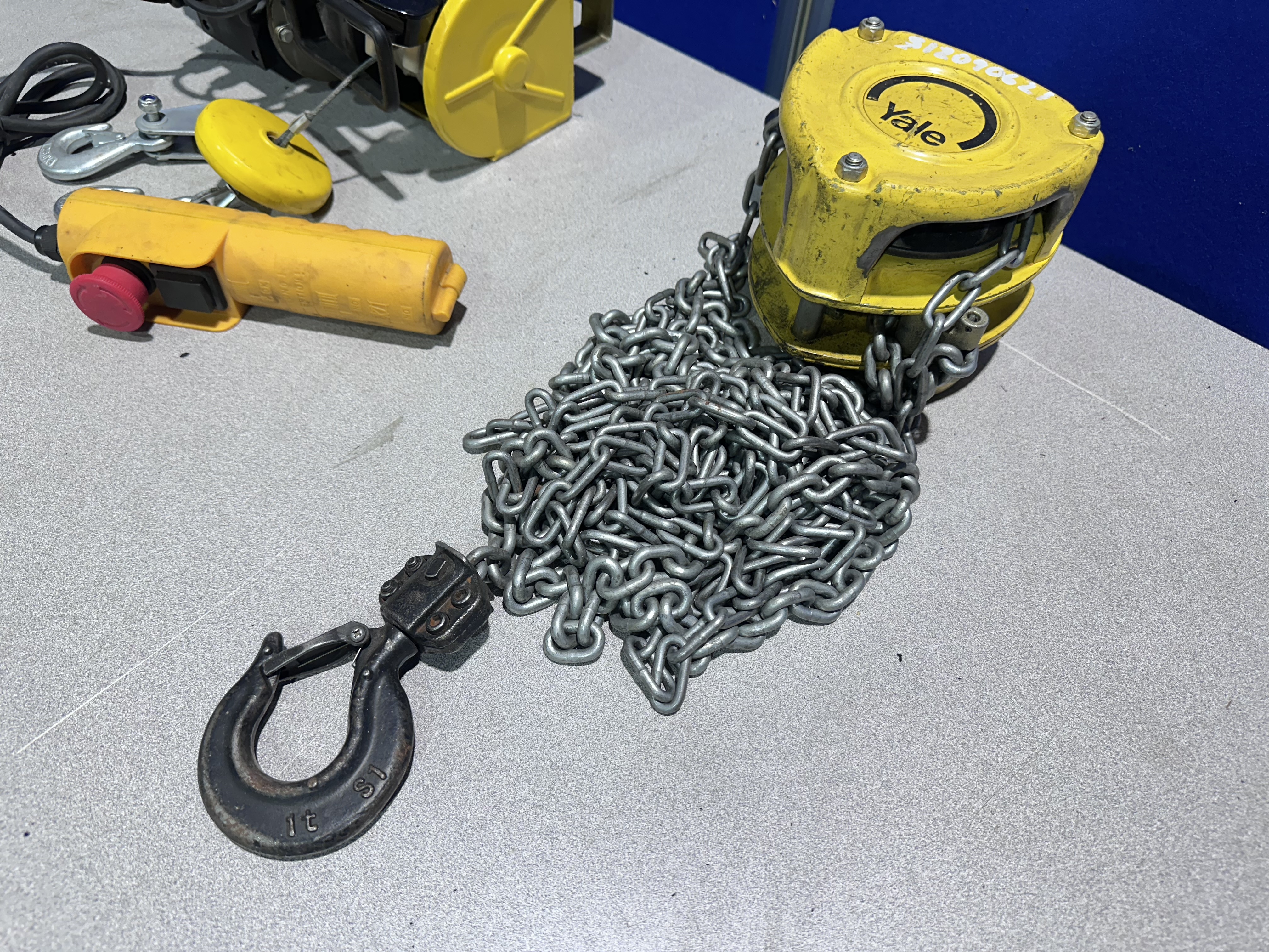 Einhell SHZ 125/250 Electric Cable Winch includes Yale 1 Ton Chain Hoist