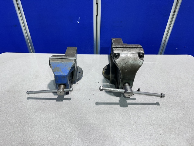 (2) x Bench Vices