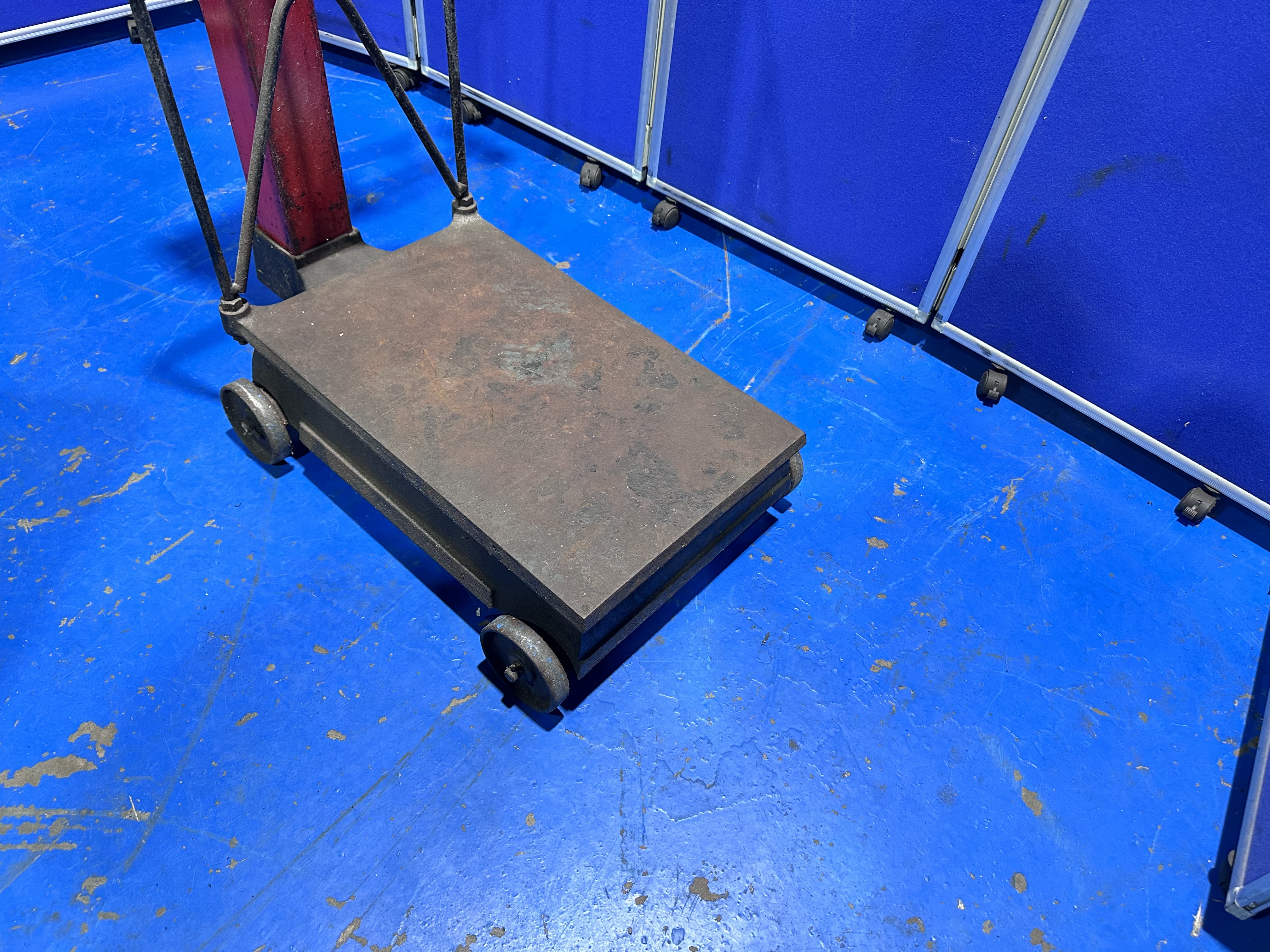 Mobile Avery Platform Scales, Weight 5CWT, Type 3901AAG