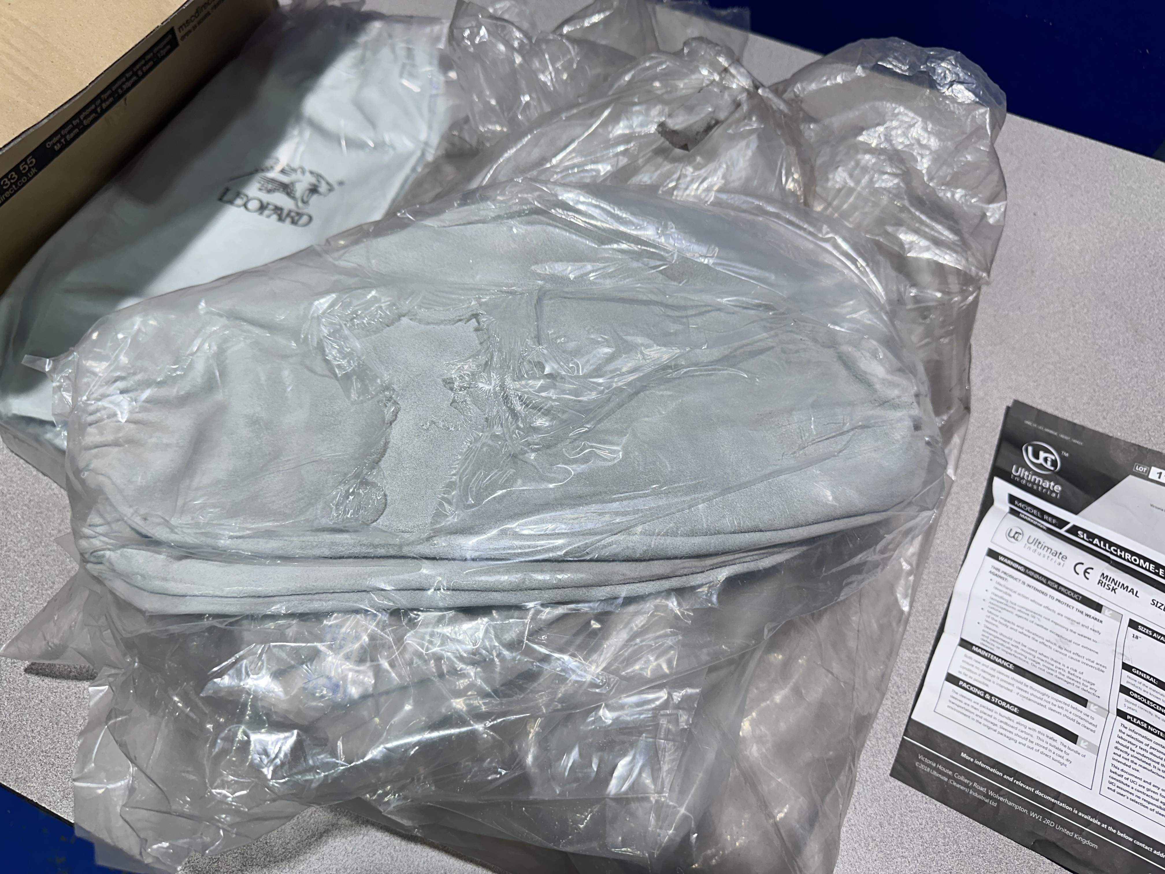 Qty of Welding Gloves & Sleeves