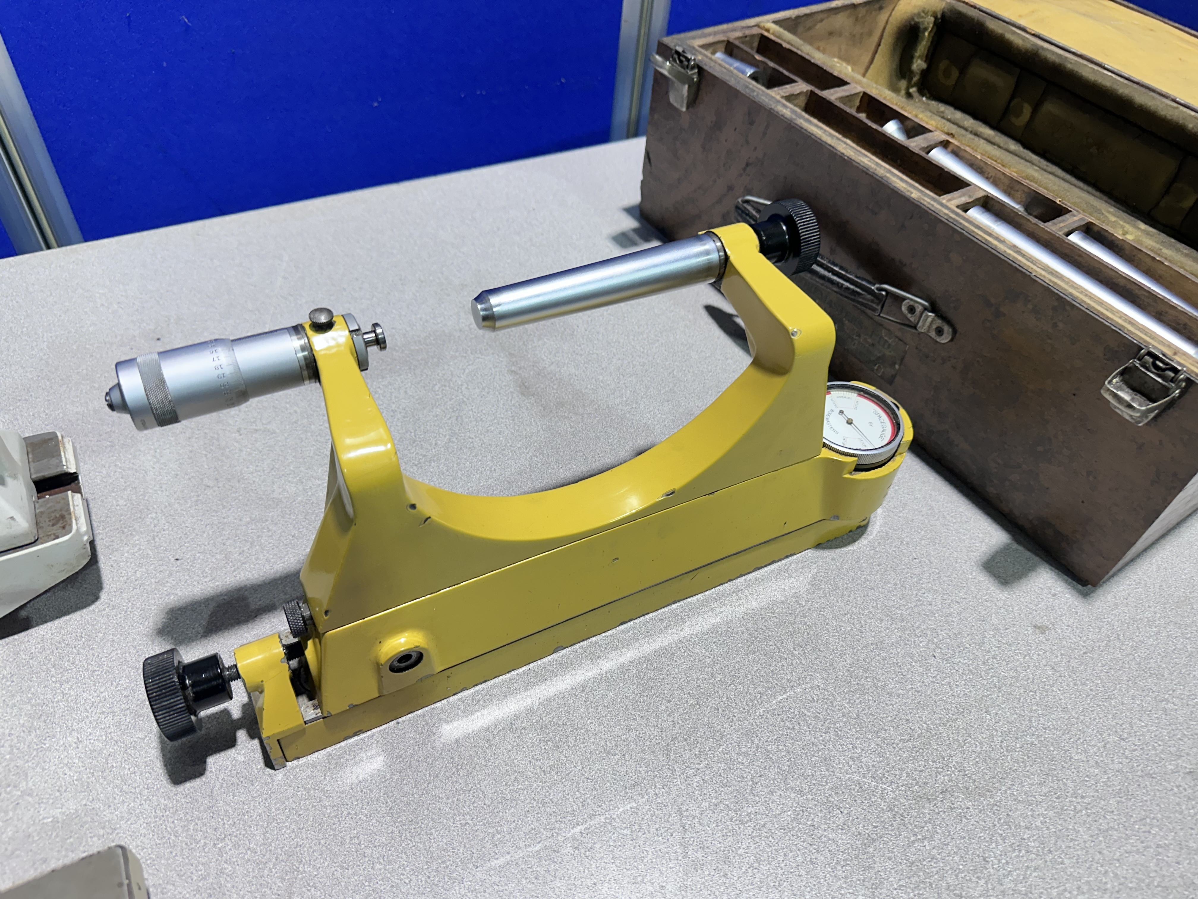 (2) x Bench Centres & Spa Gauge