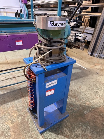 Reynaers Extrusion Clipping Press