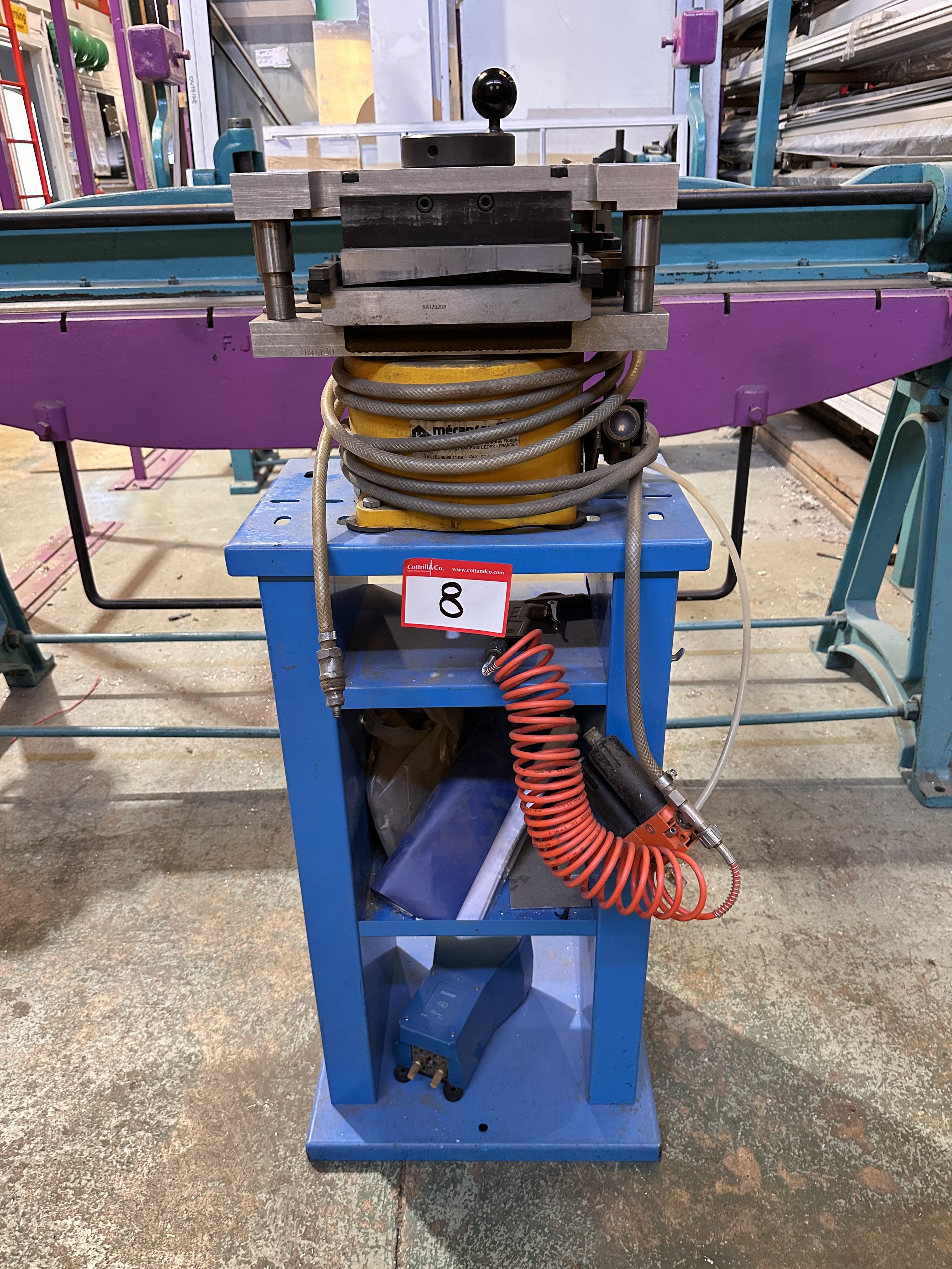 Reynaers Extrusion Clipping Press