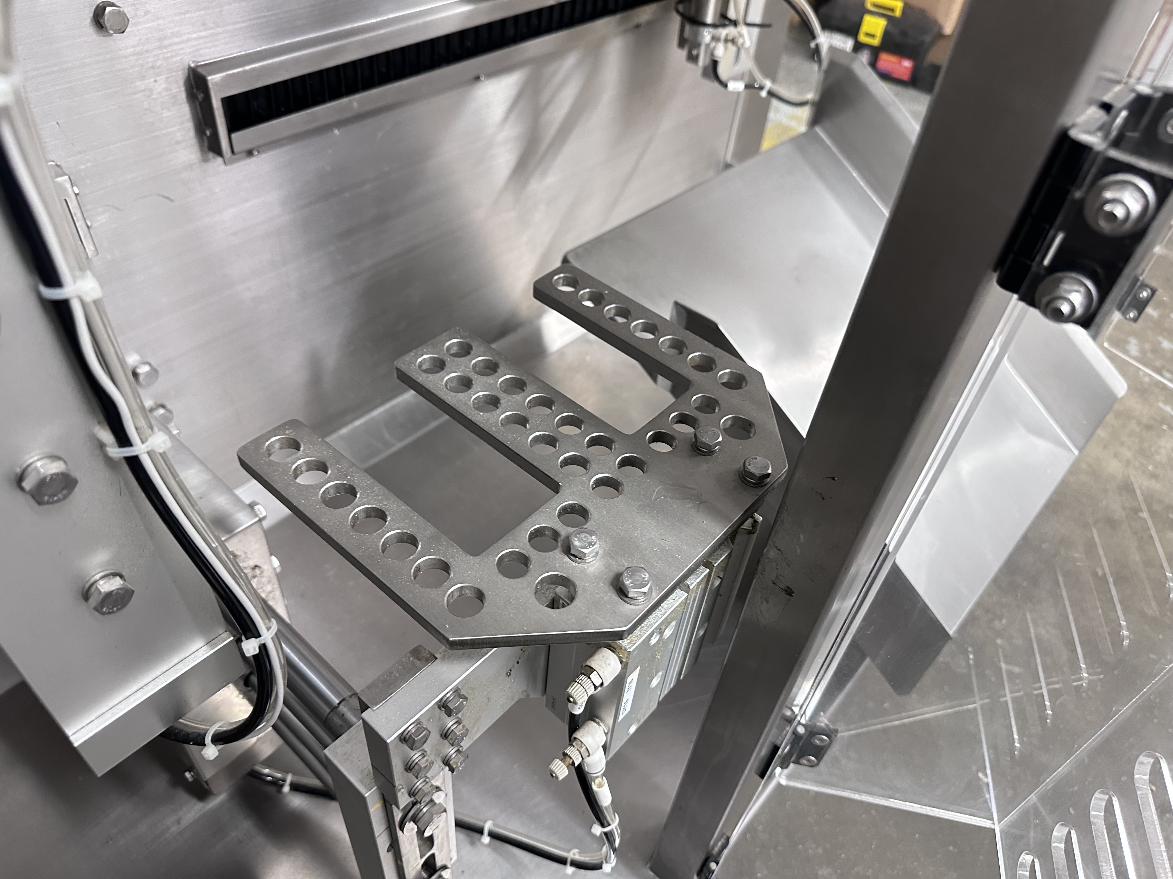 Mini Linear Doy Pack 410 Filler with Pouch Cassette to Infeed Open, Fill and Seal Pouch (2022)