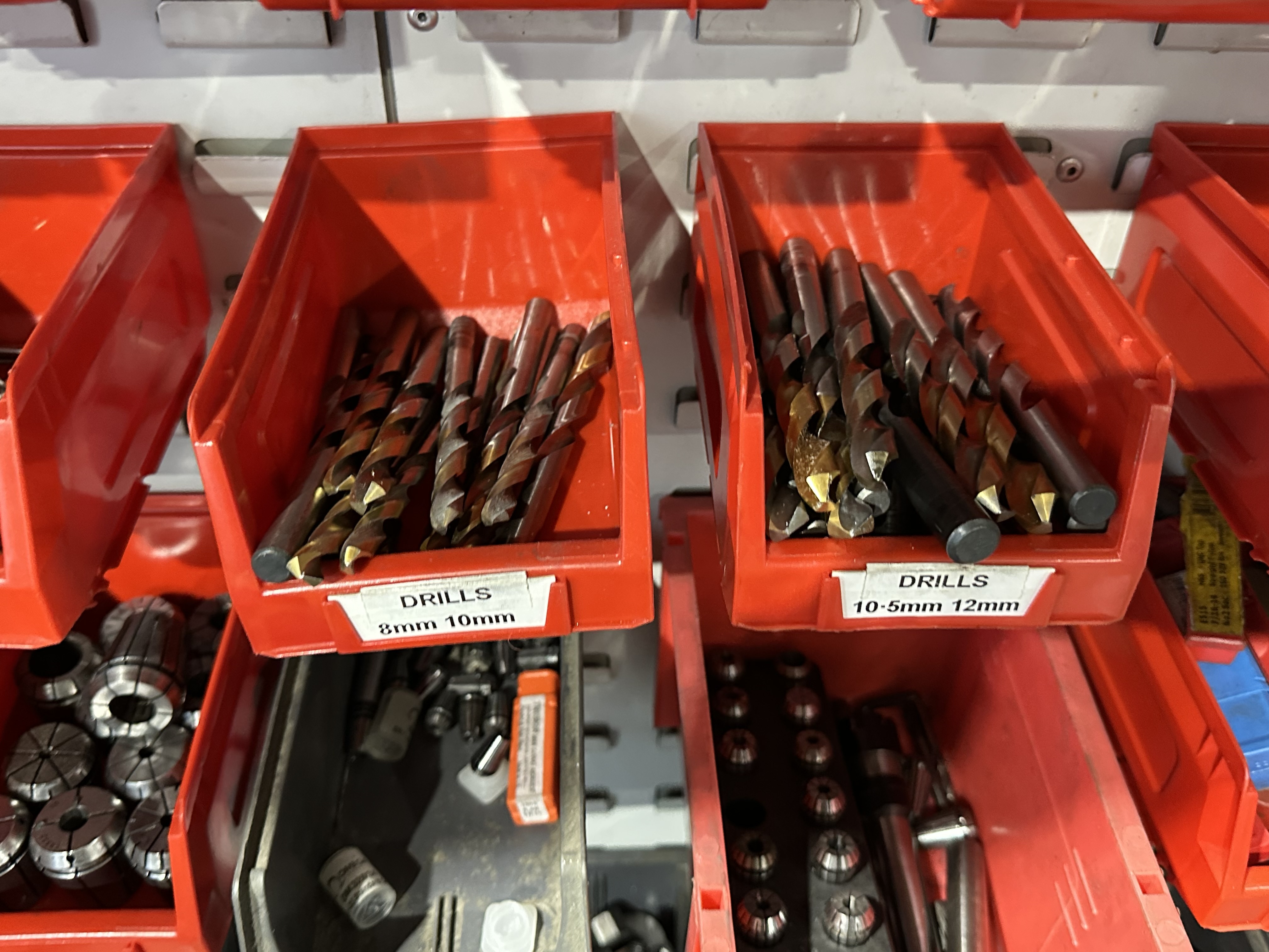 Various ER Collets, Drills & Cutter in 2 Door Cabinet