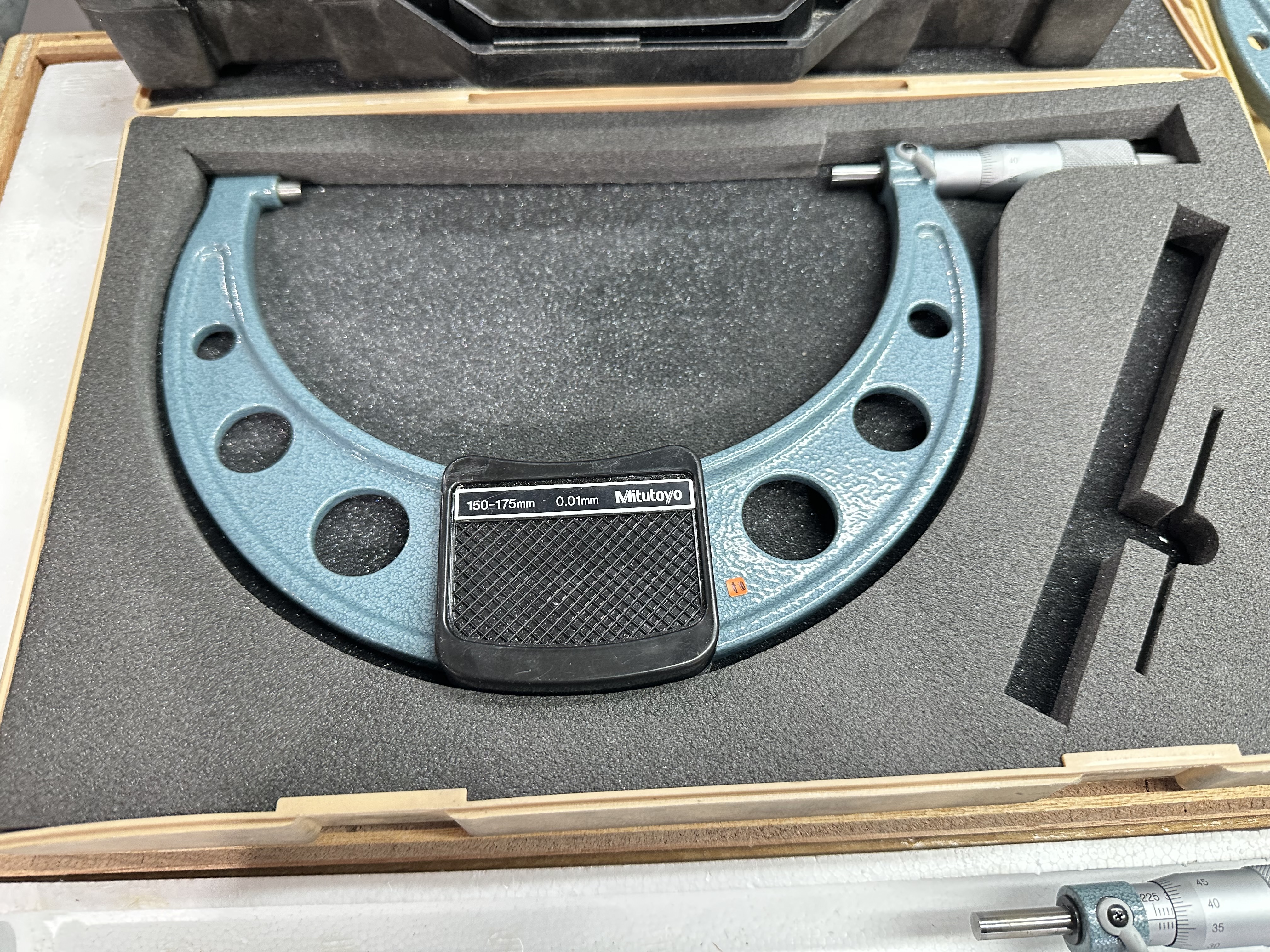 Various Size Metric Micrometers Range 0 - 25mm to 225 - 250mm