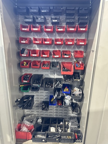 Various ER Collets, Drills & Cutter in 2 Door Cabinet