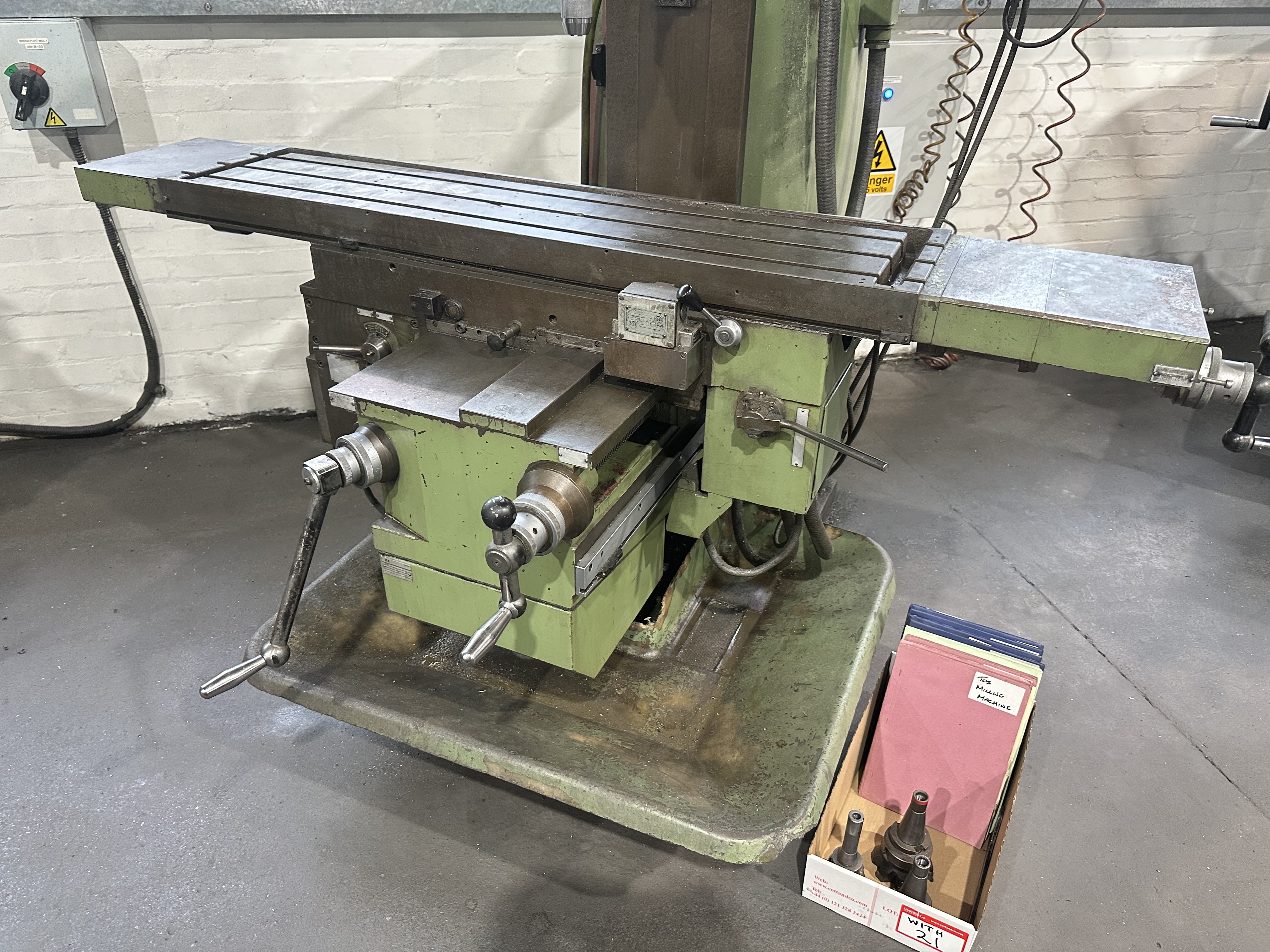 TOS Kurim FNK 25A Knee Type Turret Head Milling Machine (1995)