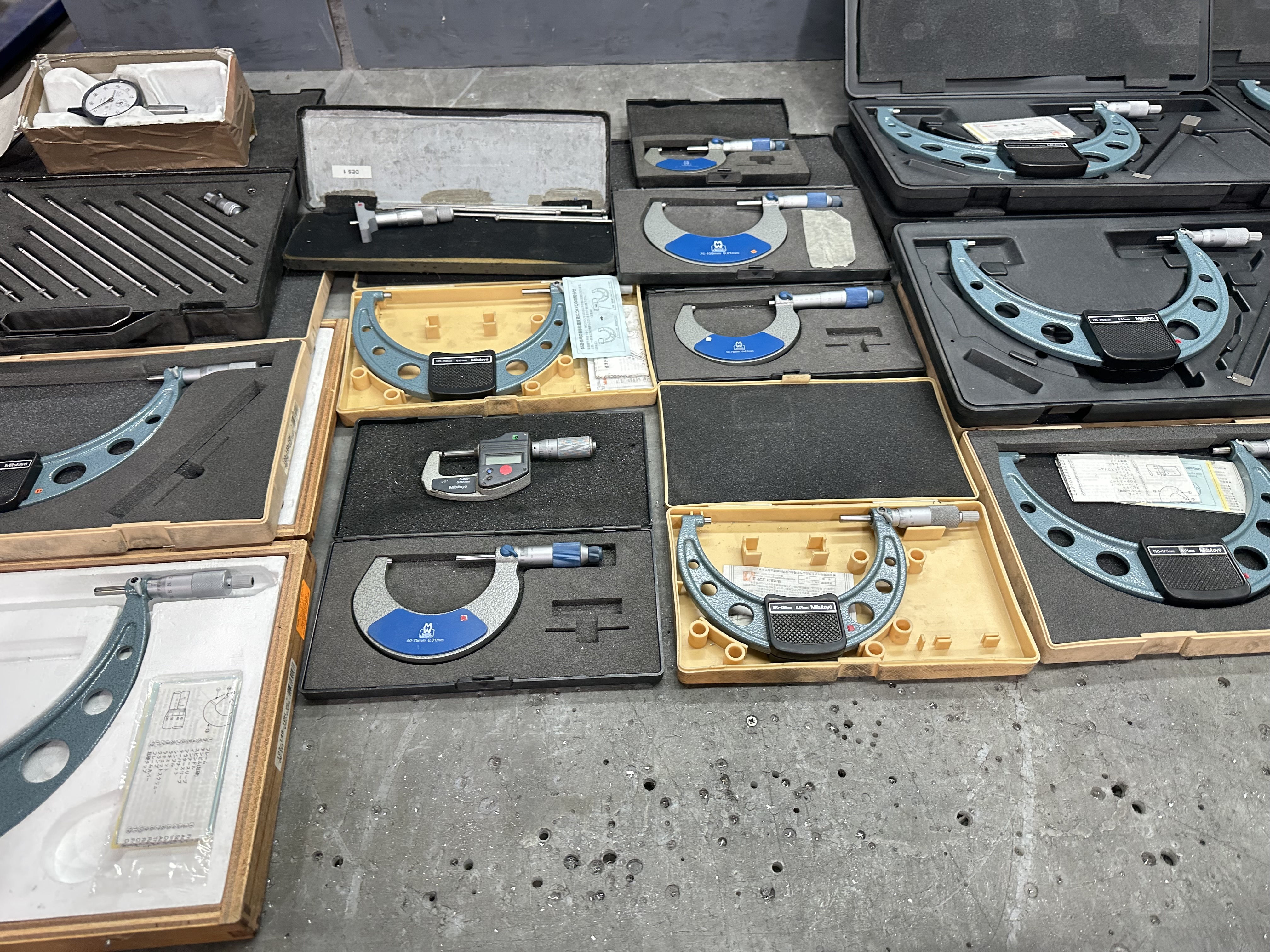 Various Size Metric Micrometers Range 0 - 25mm to 225 - 250mm