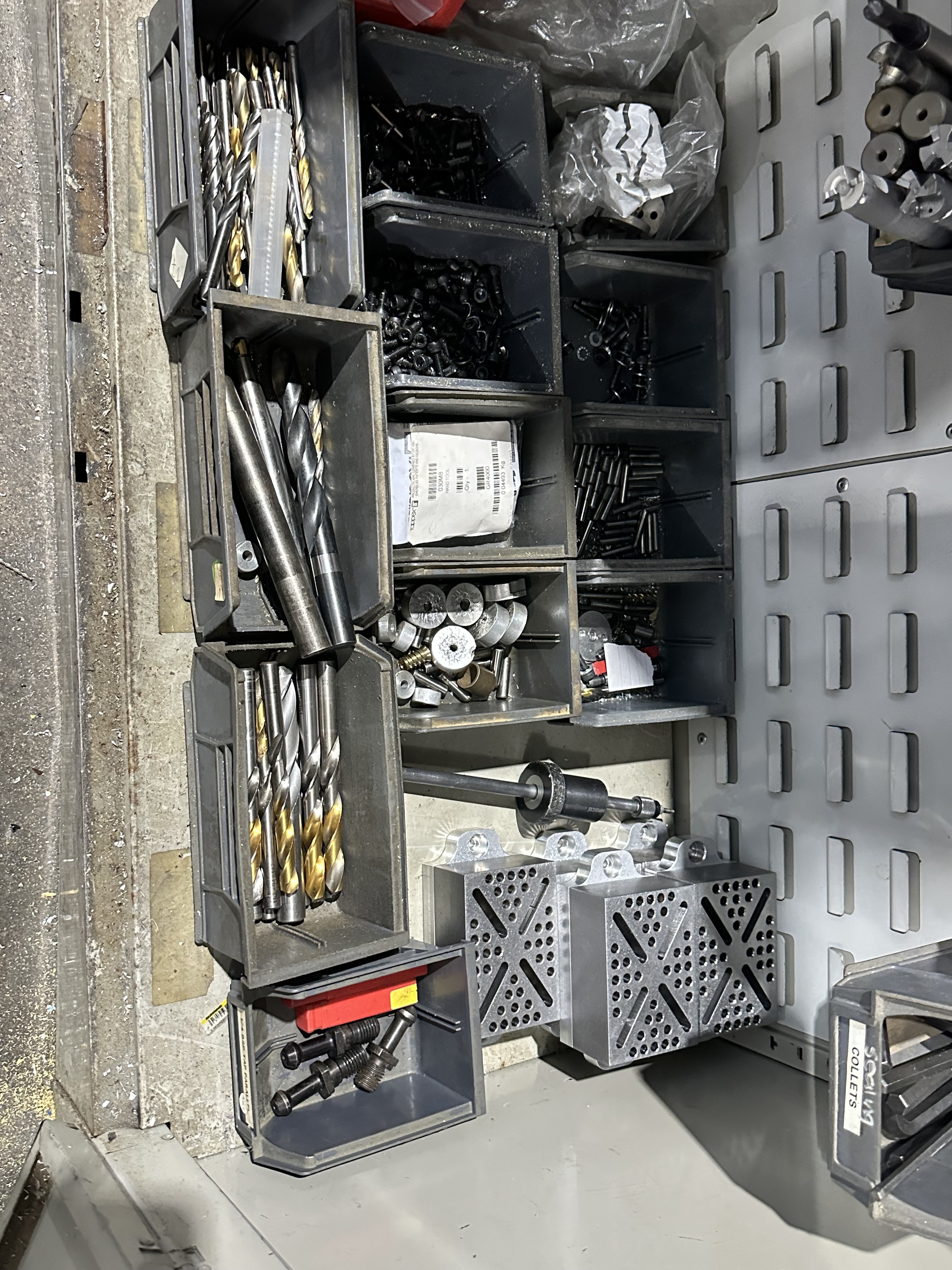 Various ER Collets, Drills & Cutter in 2 Door Cabinet