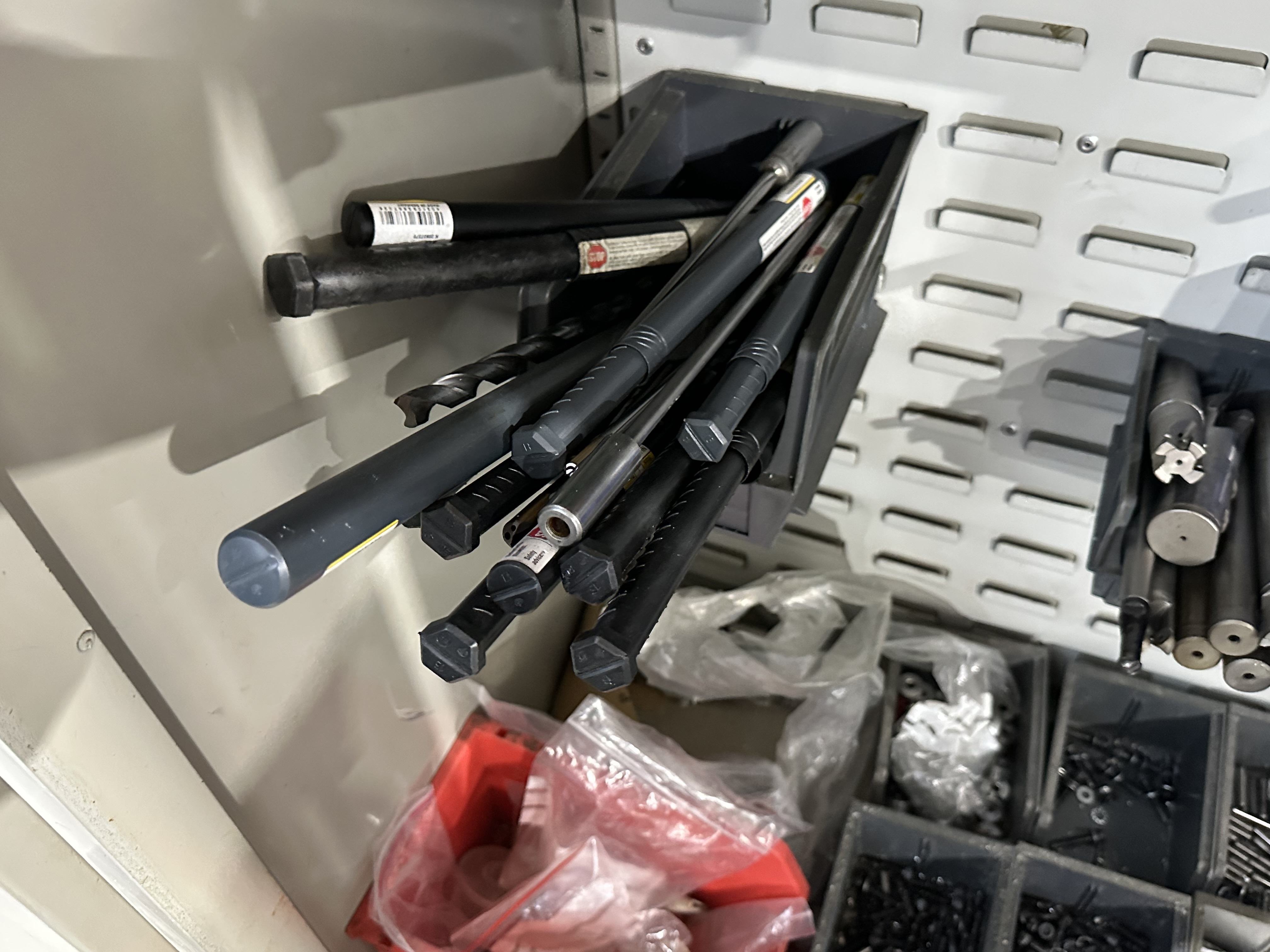 Various ER Collets, Drills & Cutter in 2 Door Cabinet