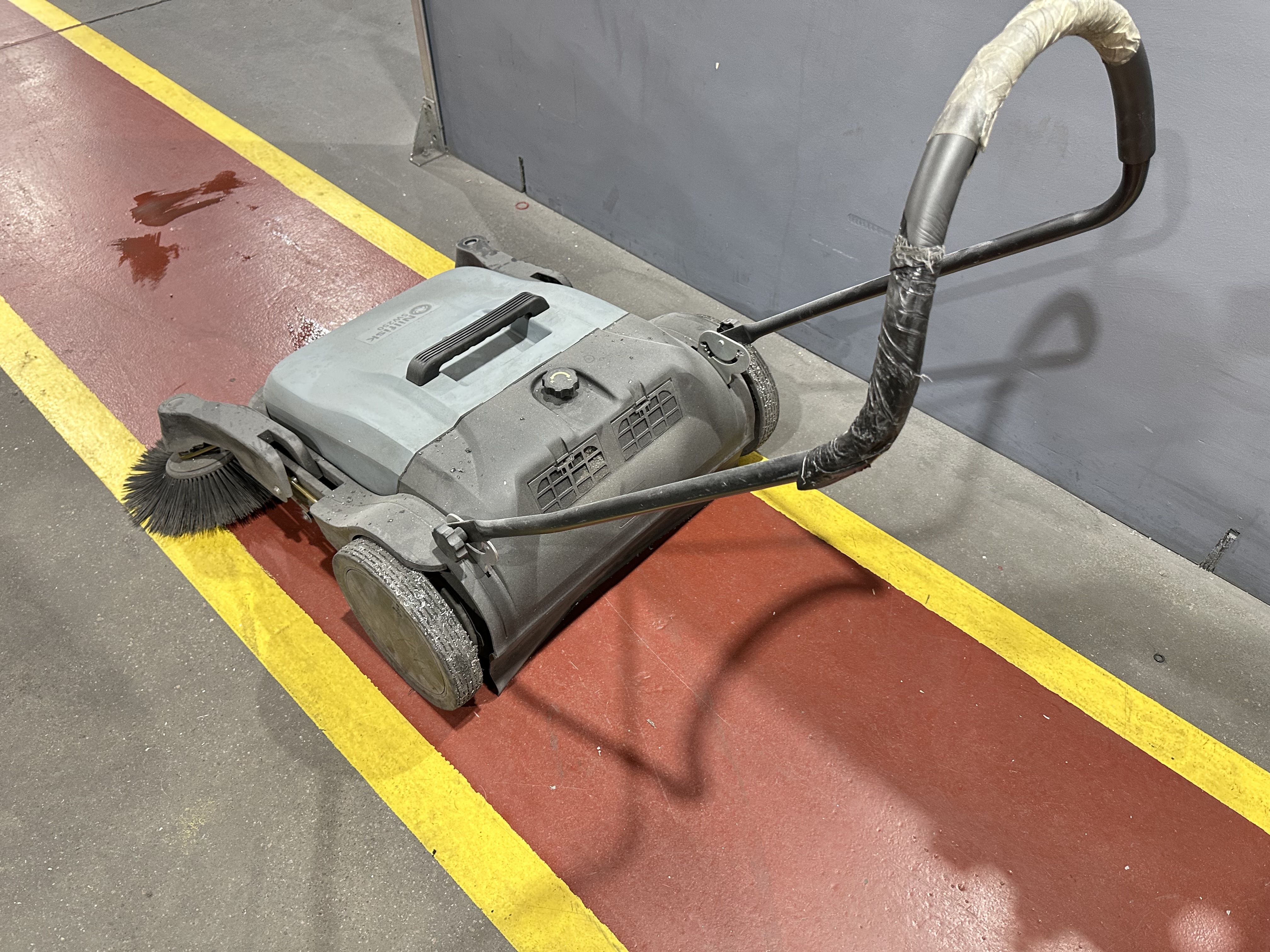 Nilfisk SW250 Floor Sweeper, Push Along Type