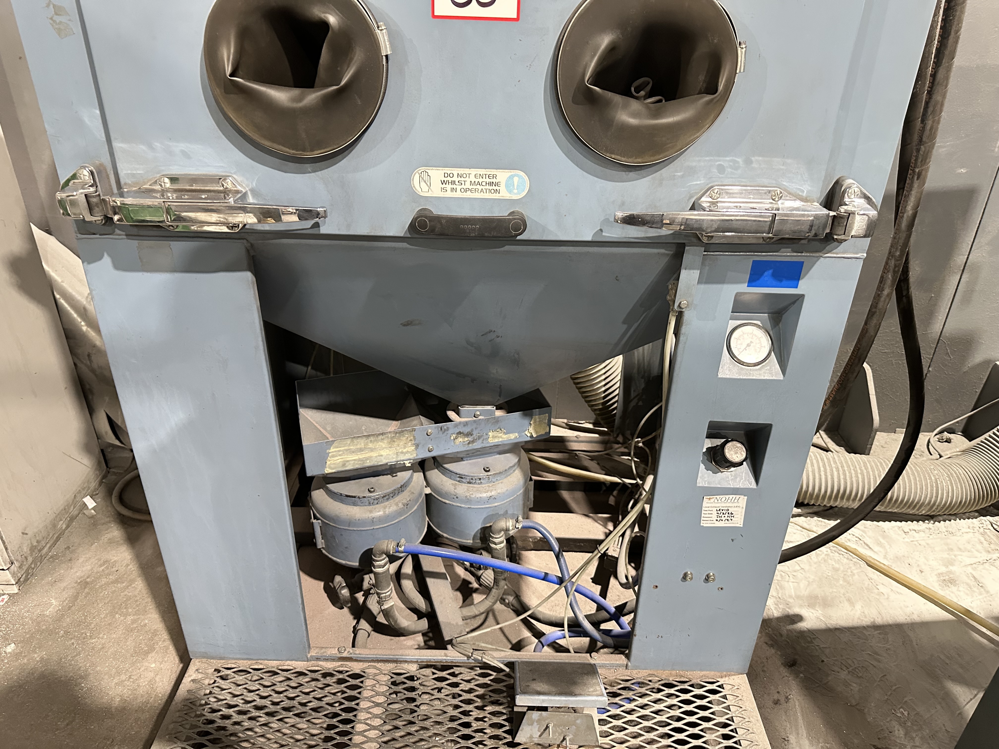 Vixen Surface Treatments Jetair VM42 Reach In Media Blast Cabinet  (2002)