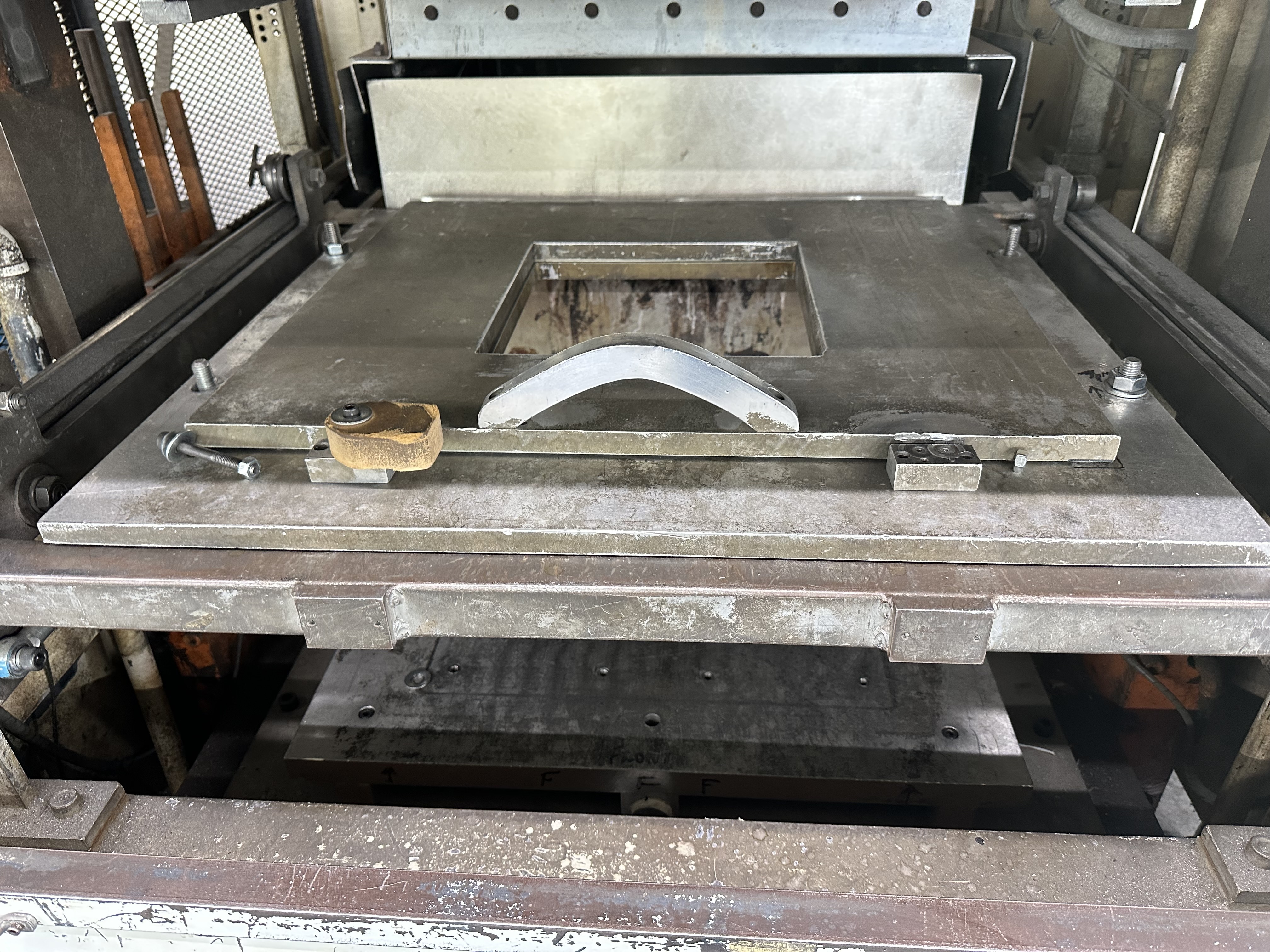 Lyle Industries 25 x 25 Single Station Vacuum Thermoforming Machine (1996)