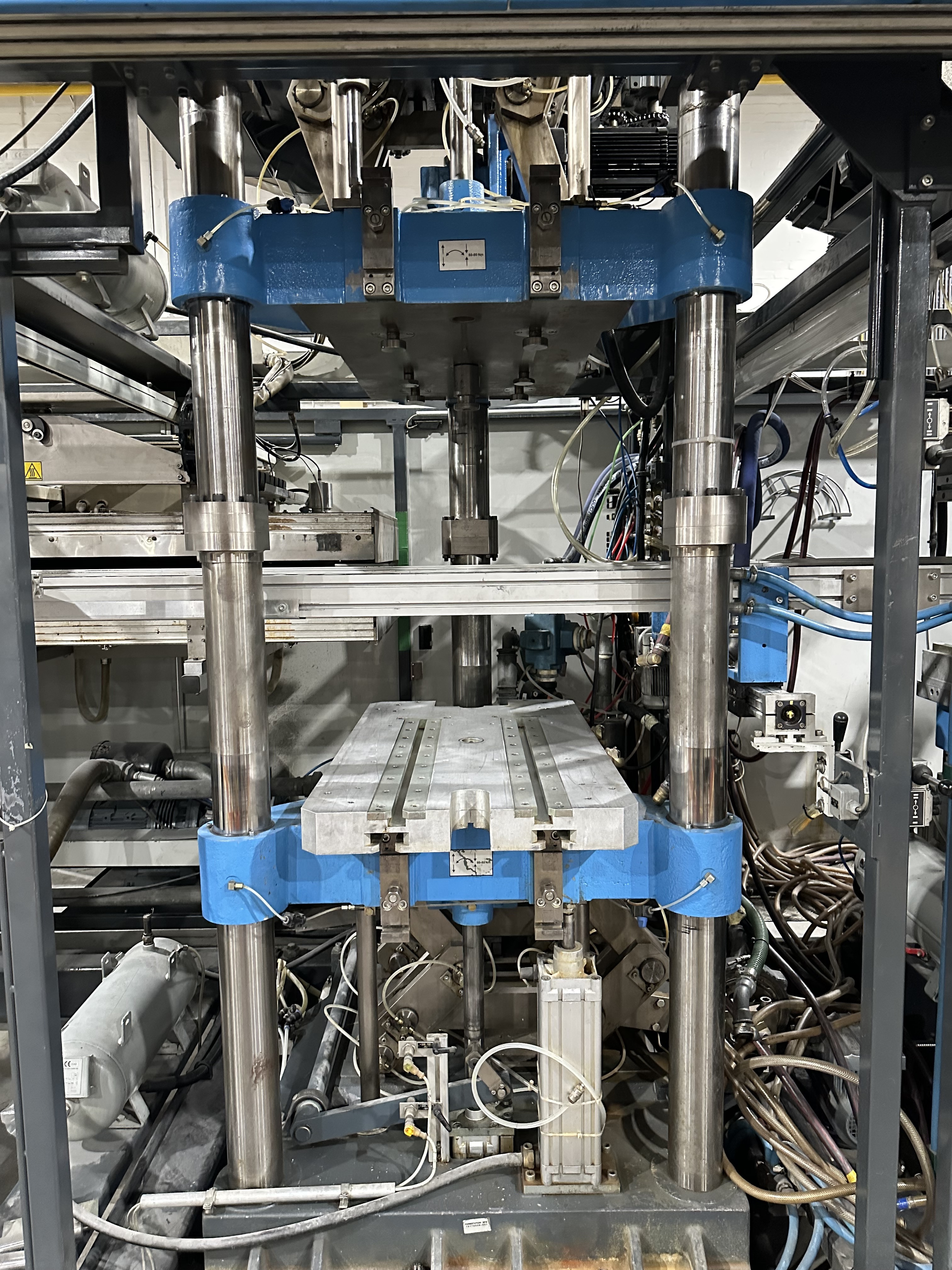 Kiefel KMD 75 BFSS Universal Automatic Roll-Fed Thermoforming Machine (2002)