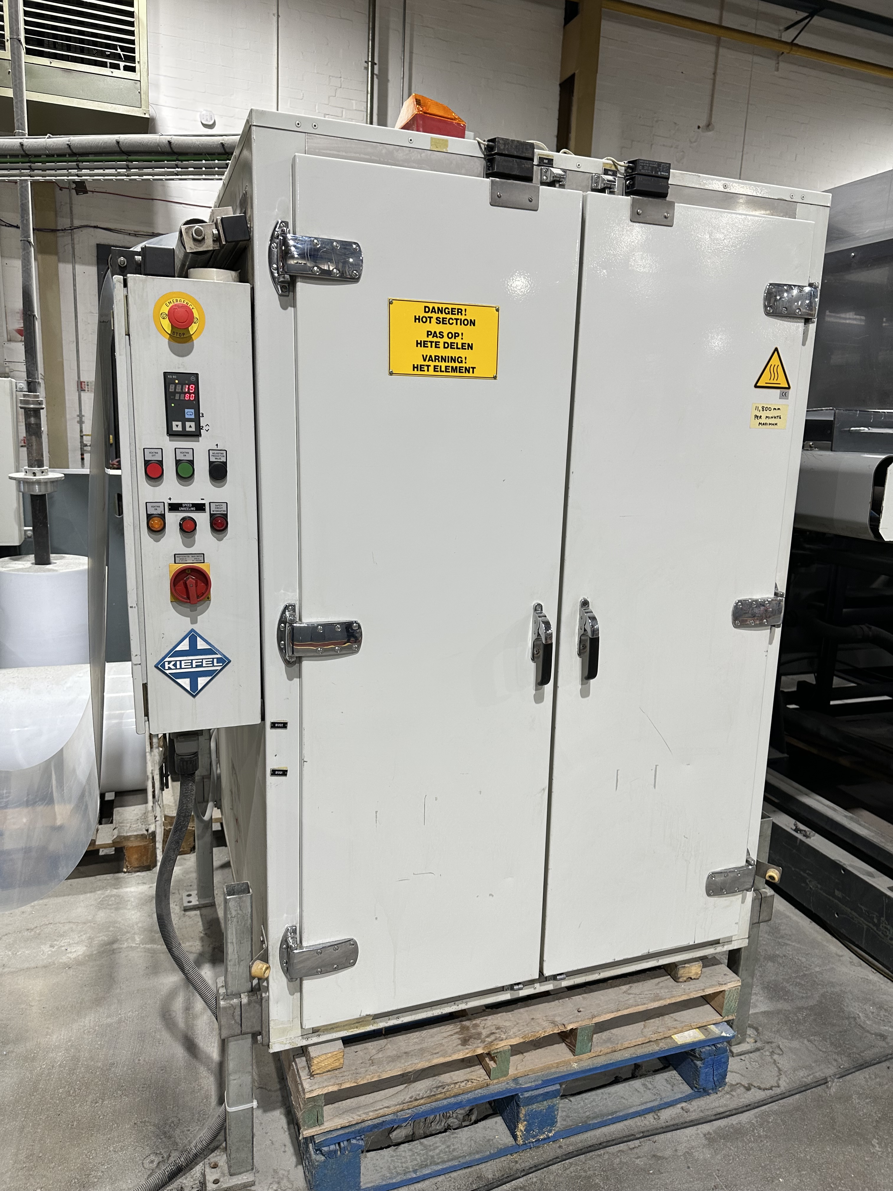 Kiefel KMD 75 BFSS Universal Automatic Roll-Fed Thermoforming Machine (2002)
