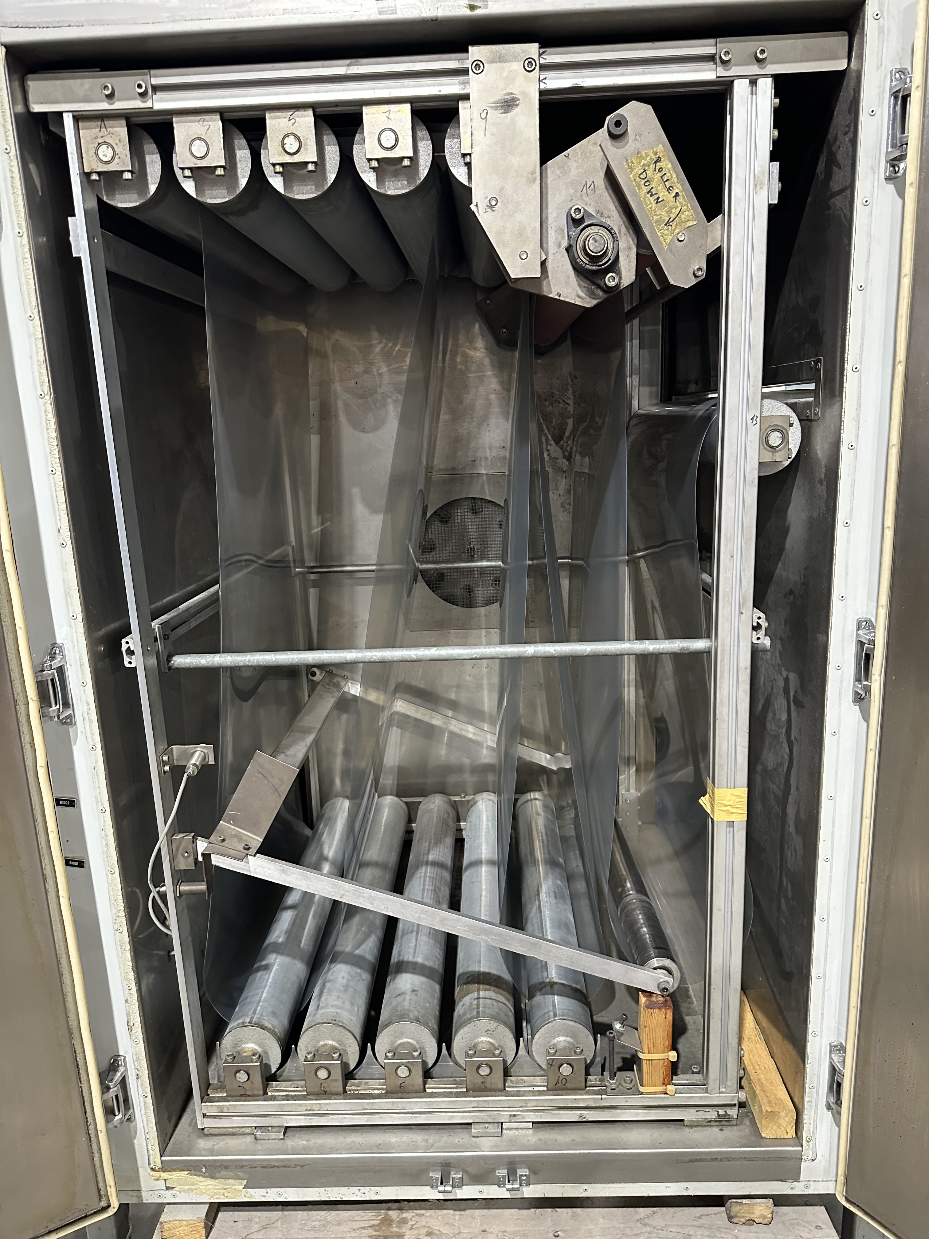Kiefel KMD 75 BFSS Universal Automatic Roll-Fed Thermoforming Machine (2002)