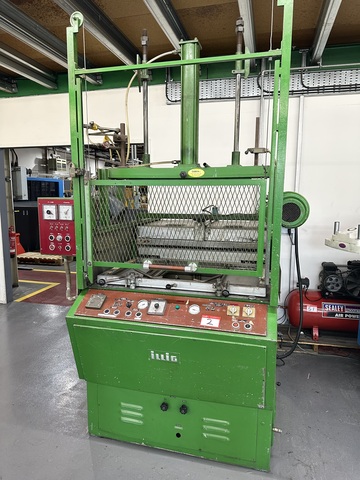 Illig UA100d Vacuum Forming Machine (1973)