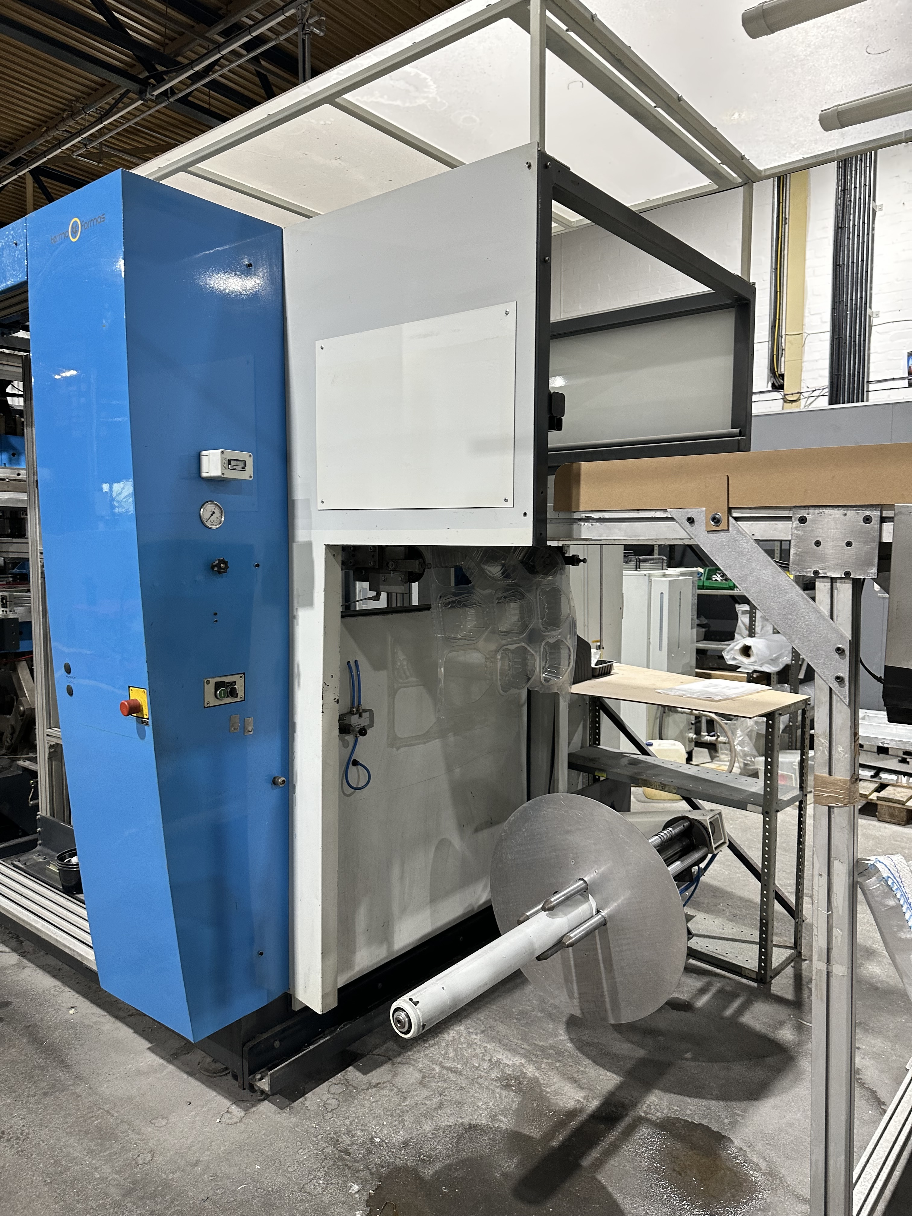 Kiefel KMD 75 BFSS Universal Automatic Roll-Fed Thermoforming Machine (2002)
