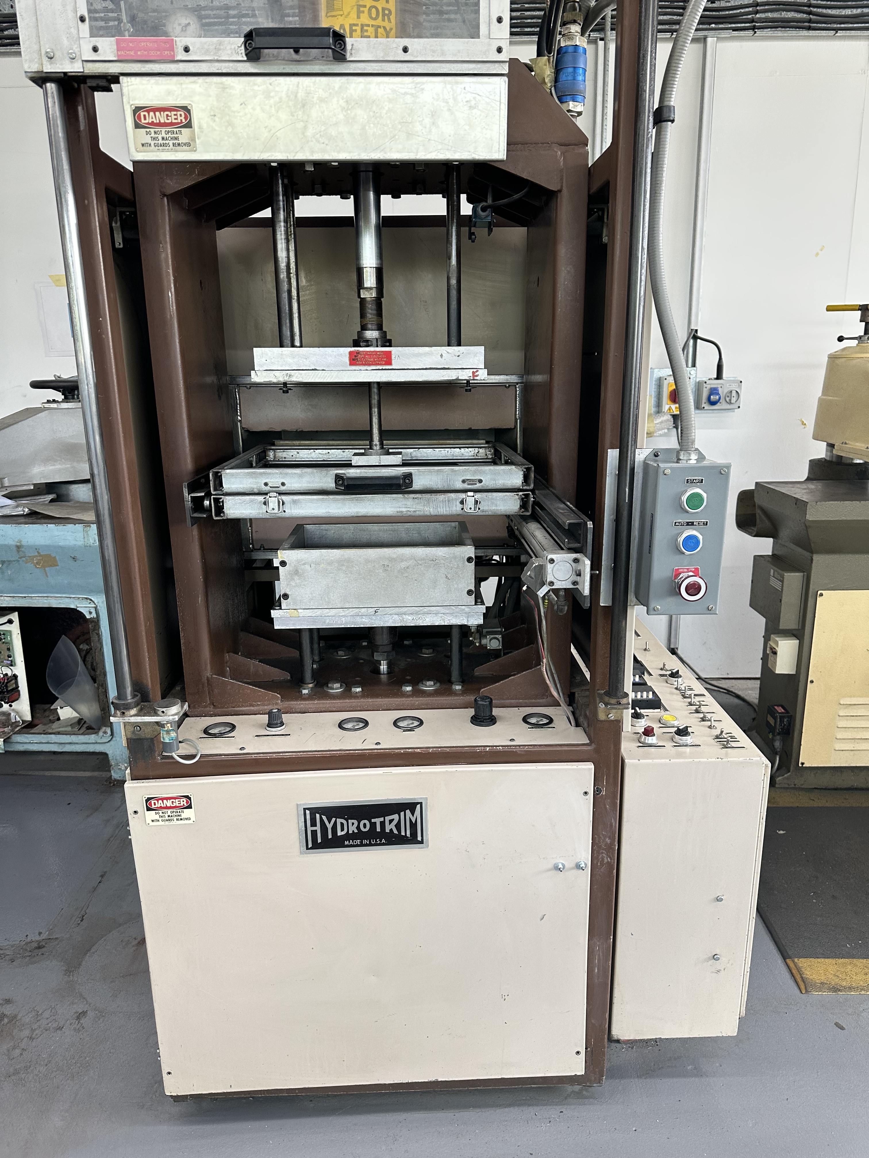  Labform 1620 Hydro-Trim Laboratory Thermoforming Machine