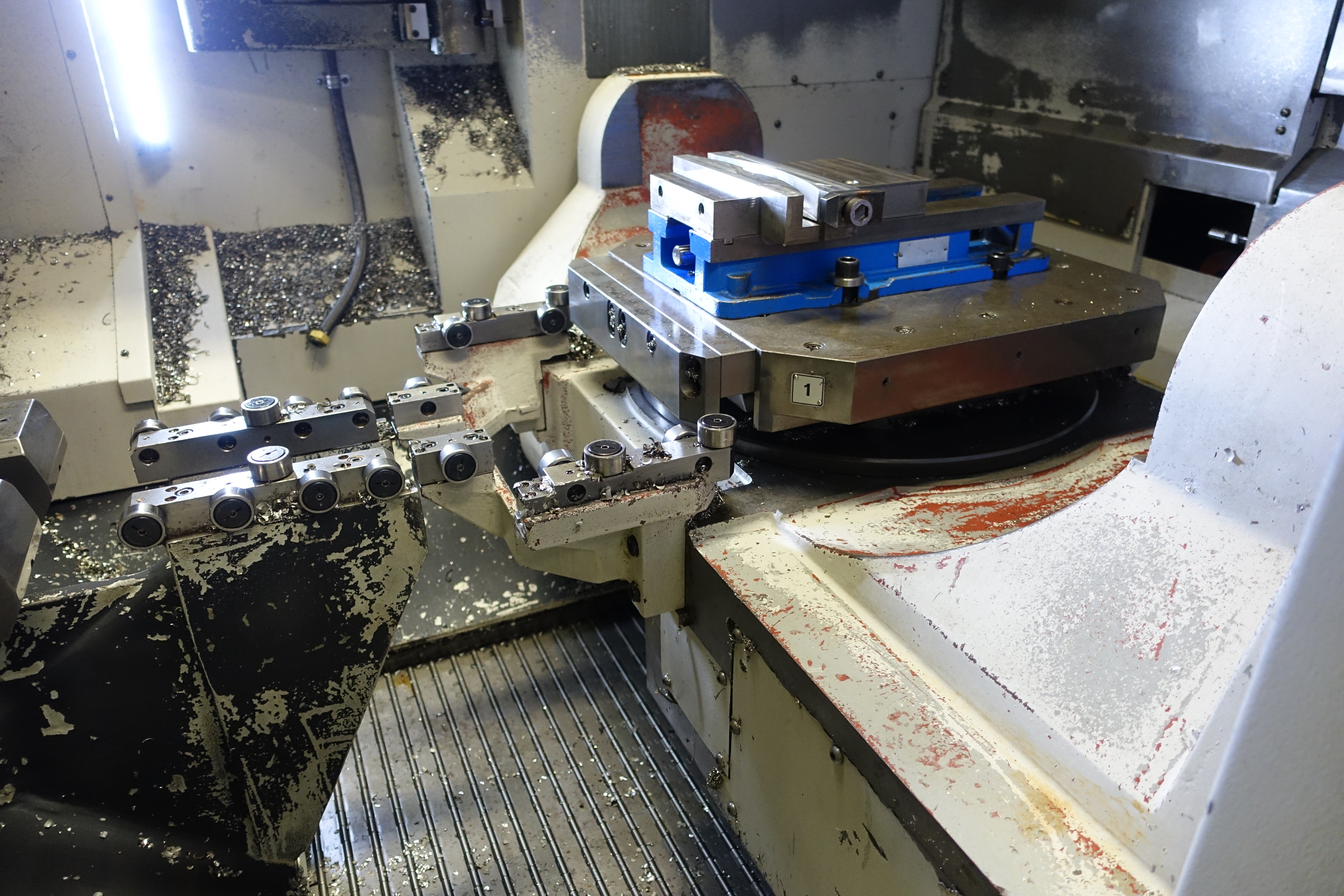 Mazak Variaxis 730-5X CNC Vertical Machining Centre. (2005)