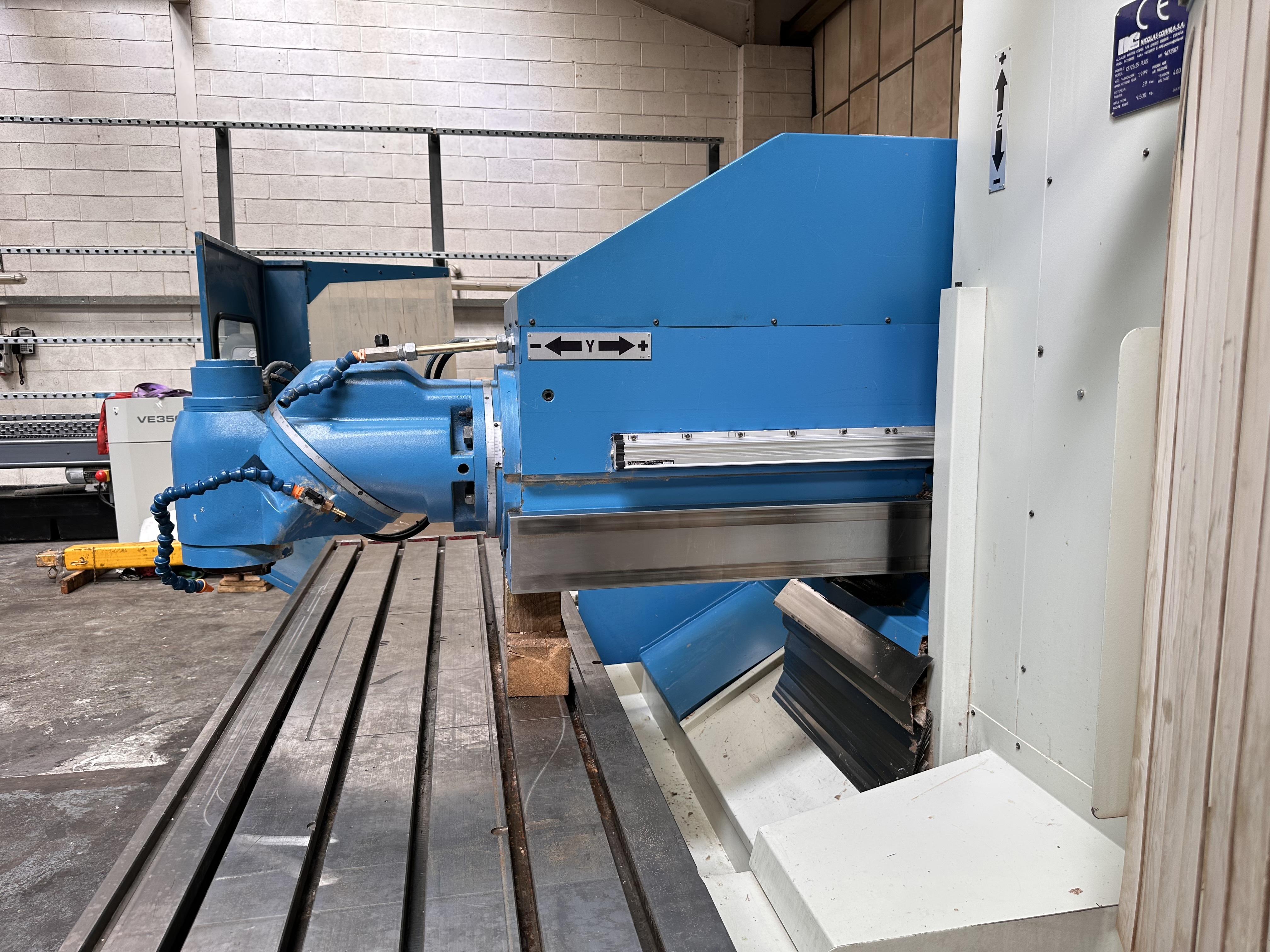 Correa CF22/25 Plus CNC Bed Milling Machine. (1999)