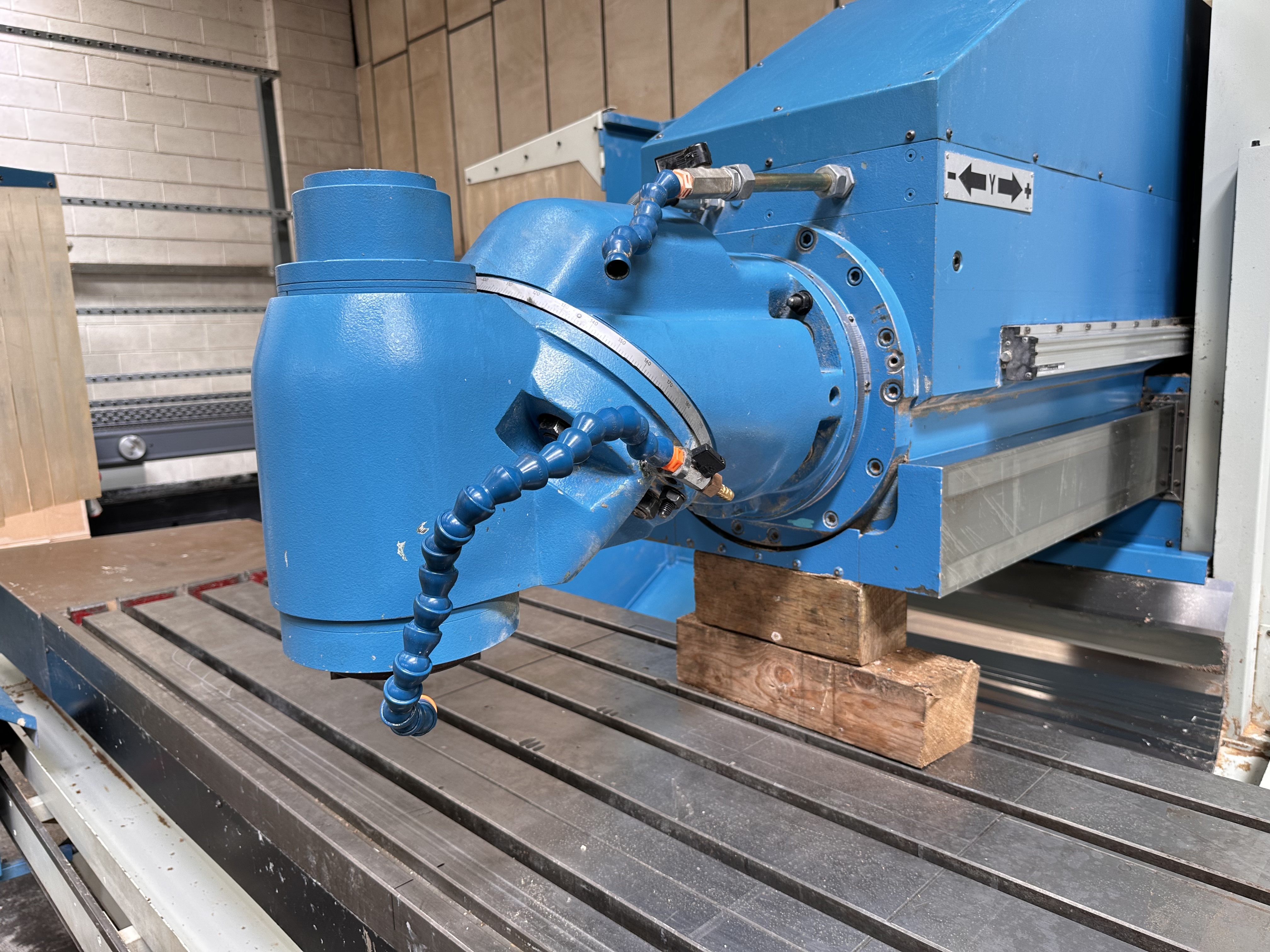 Correa CF22/25 Plus CNC Bed Milling Machine. (1999)