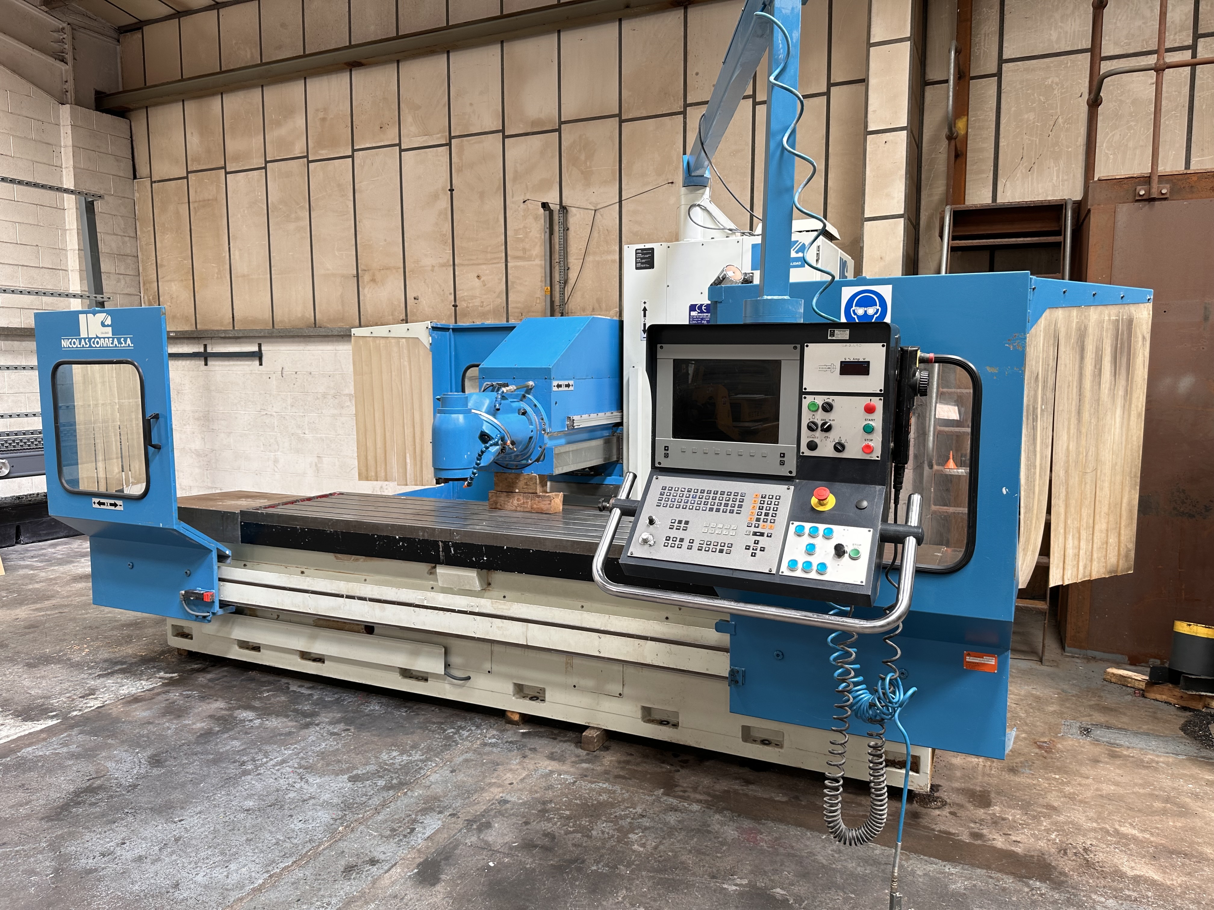 Correa CF22/25 Plus CNC Bed Milling Machine. (1999)