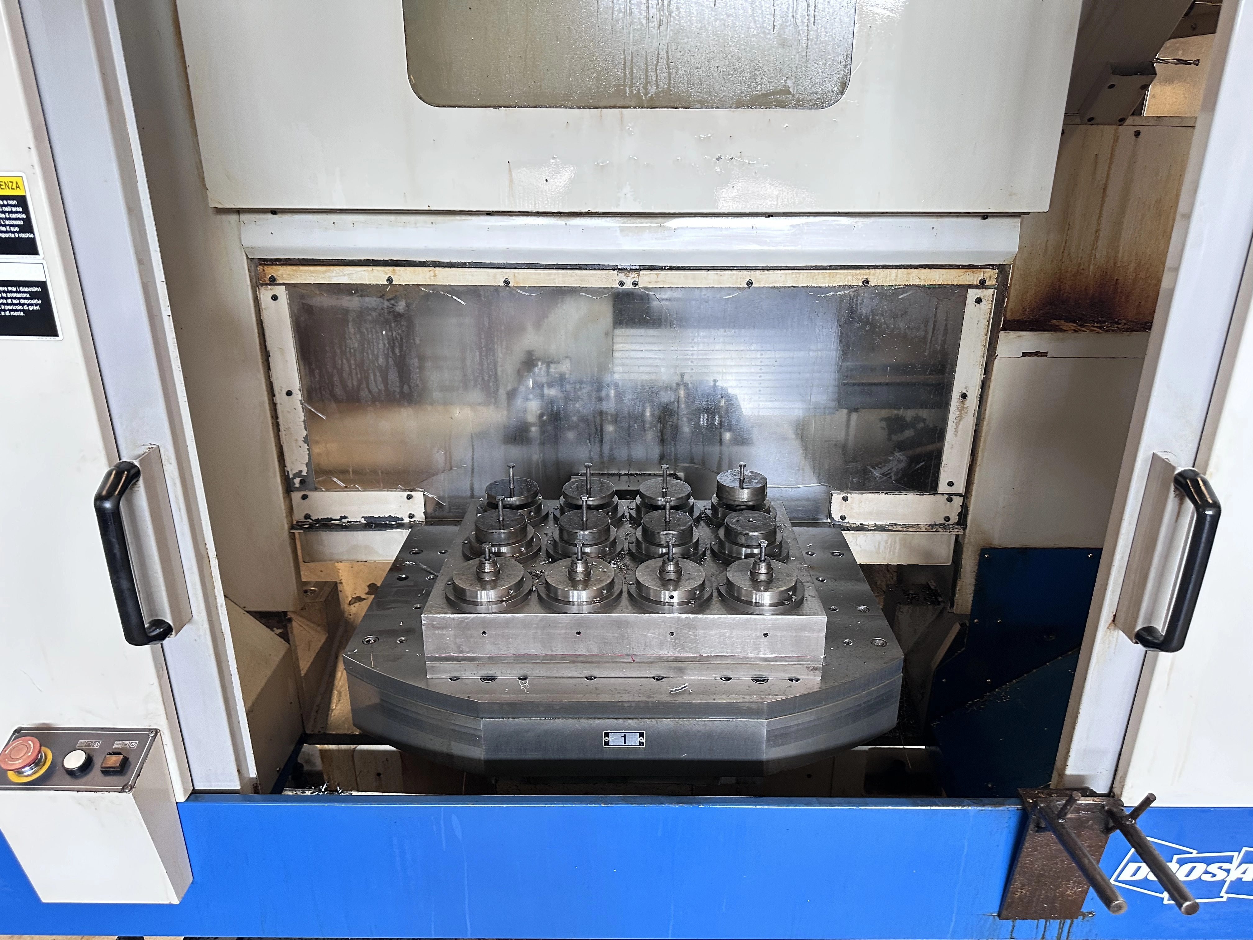 Doosan Daewoo Ace-VC500 Twin Pallet Horizontal Machining Centre with Fanuc Series 21i-MB CNC Control (2006)
