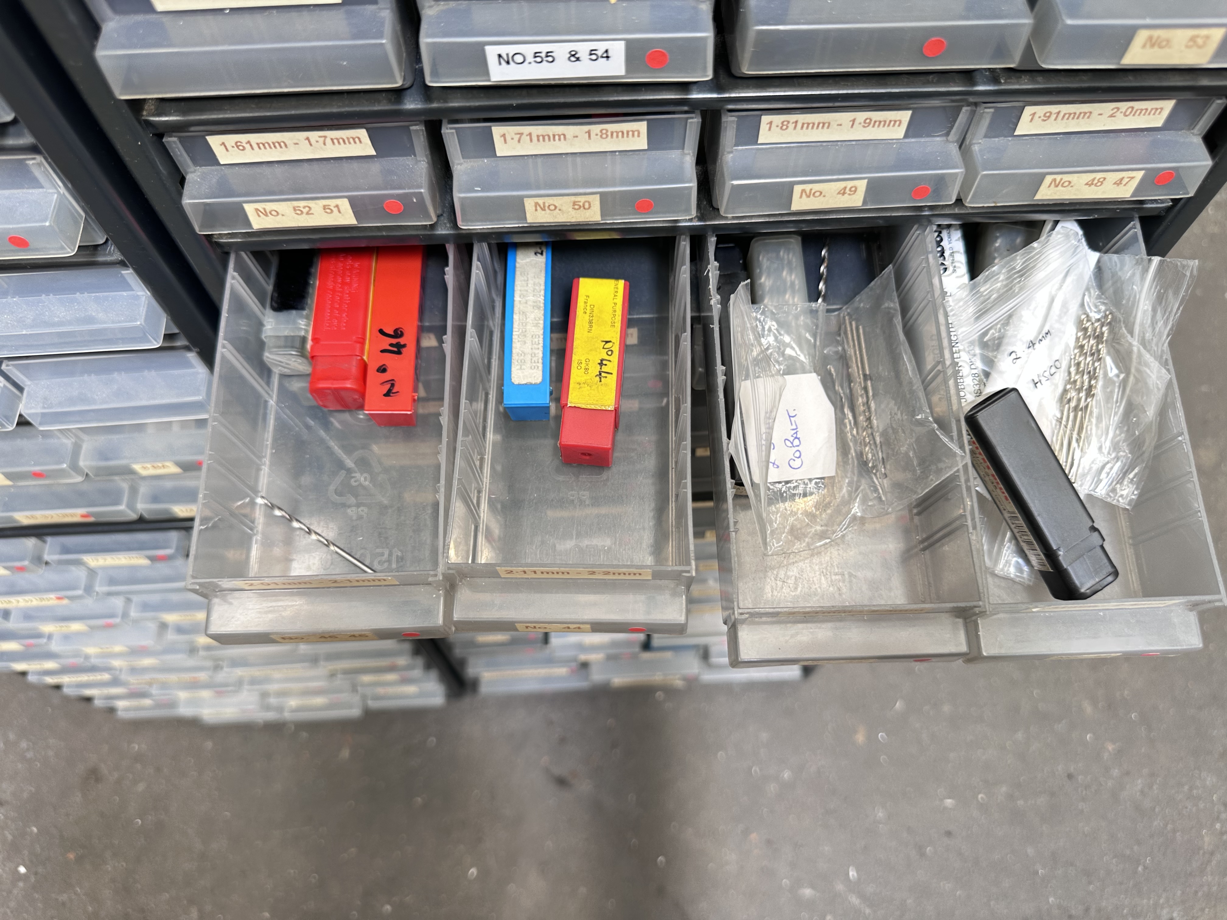 Selection of HSS Drills & Taps in Multi Drawer Cabinets 