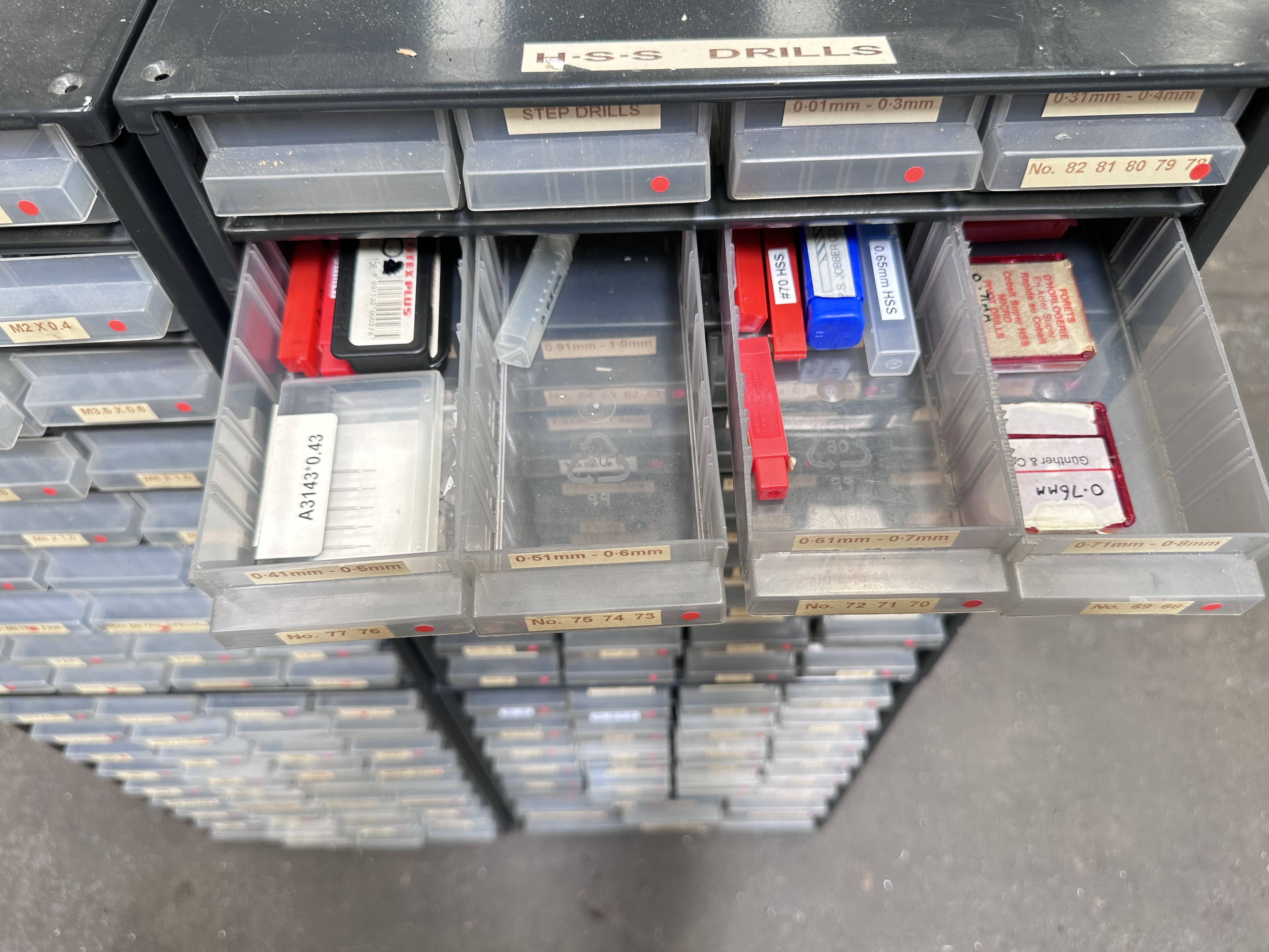 Selection of HSS Drills & Taps in Multi Drawer Cabinets 