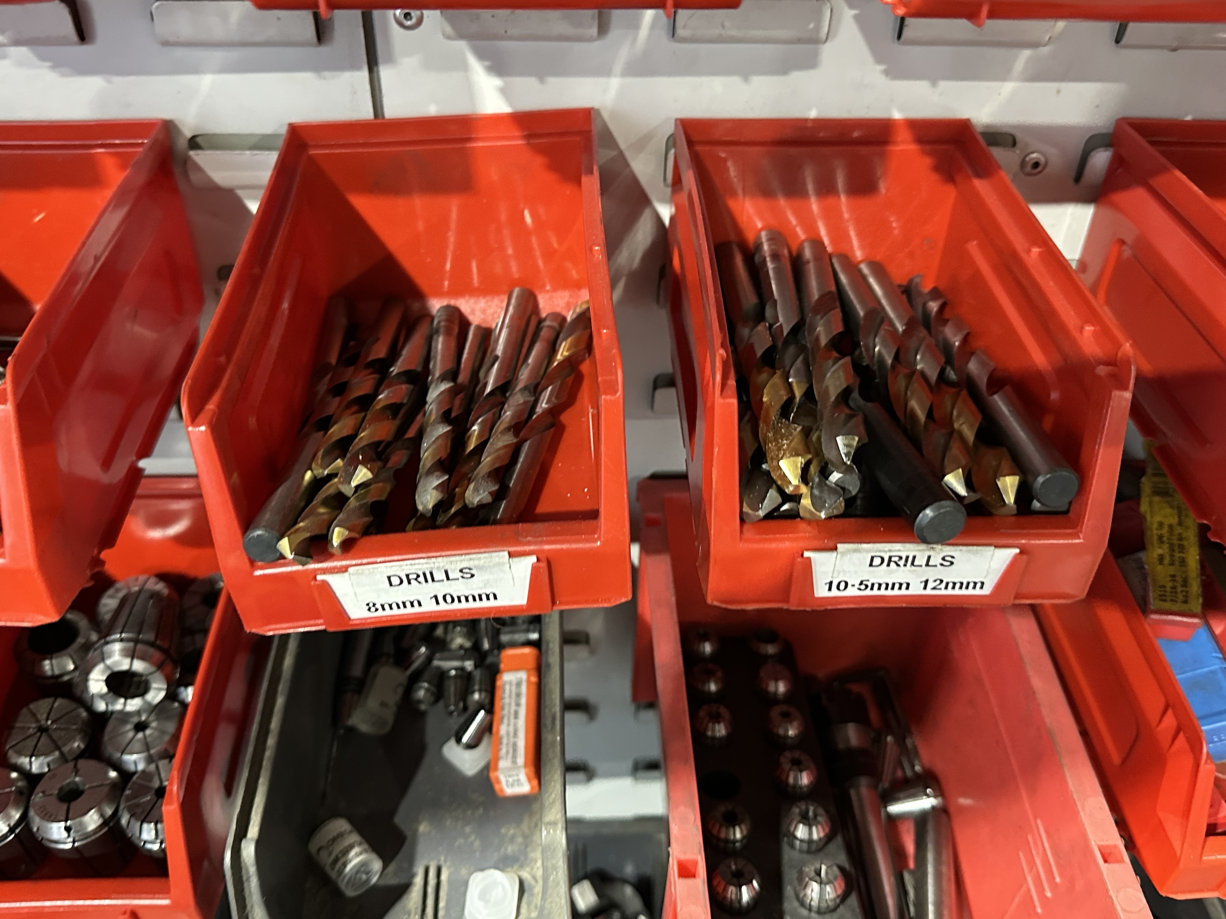 Various ER Collets, Drills & Cutter in 2 Door Cabinet