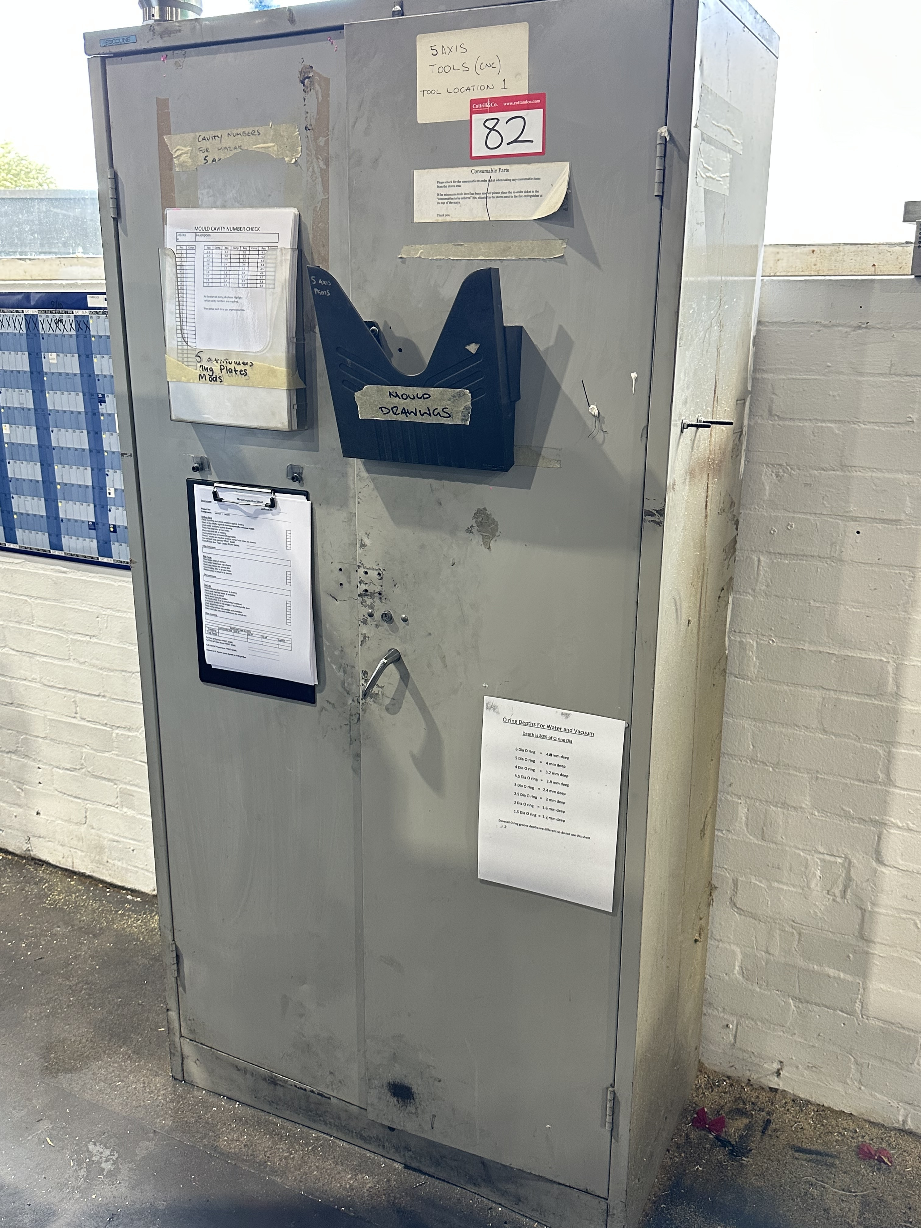 Various ER Collets, Drills & Cutter in 2 Door Cabinet