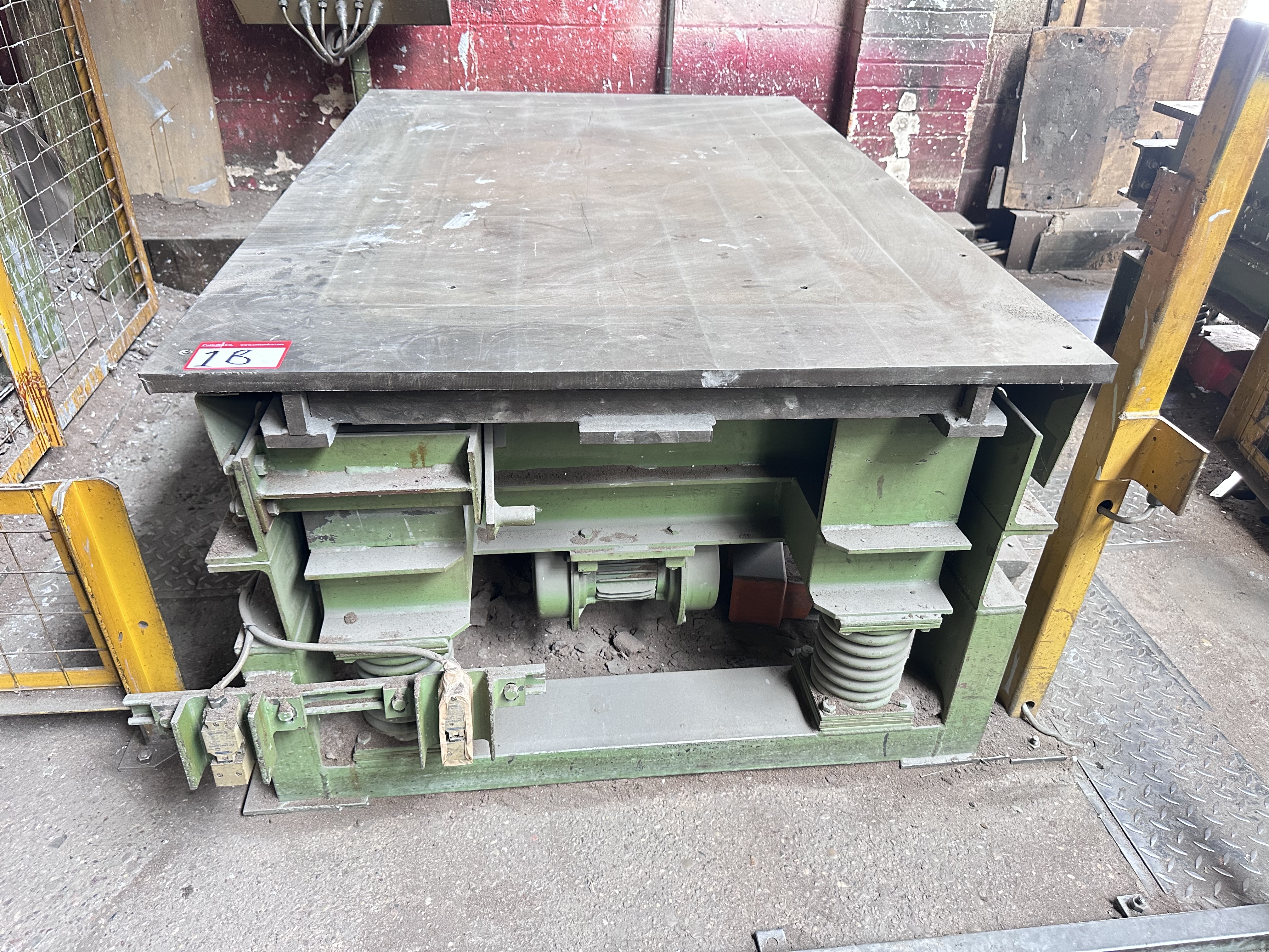 Sand Box Vibratory Table