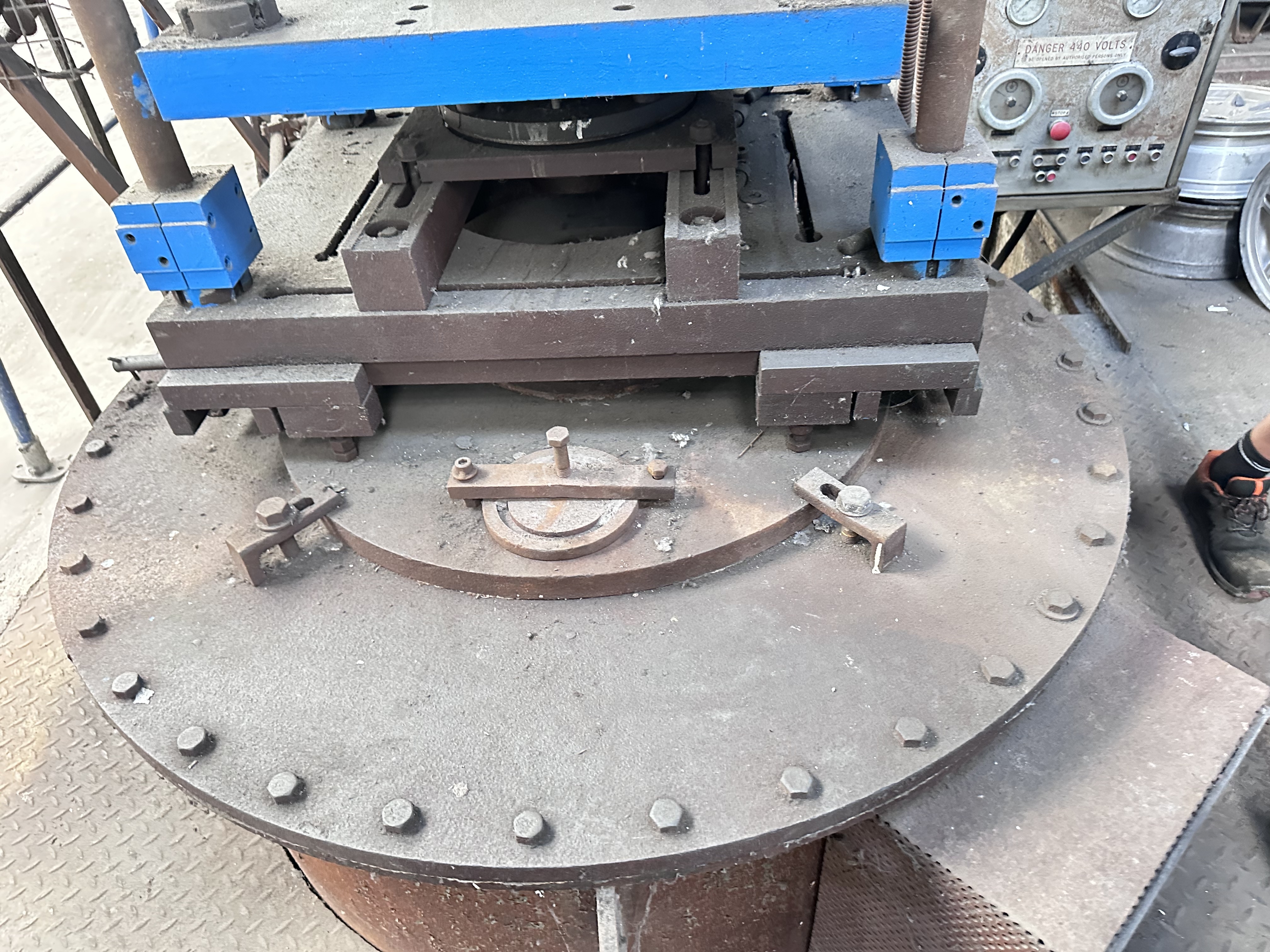 Dimo Vertical Casting Machine