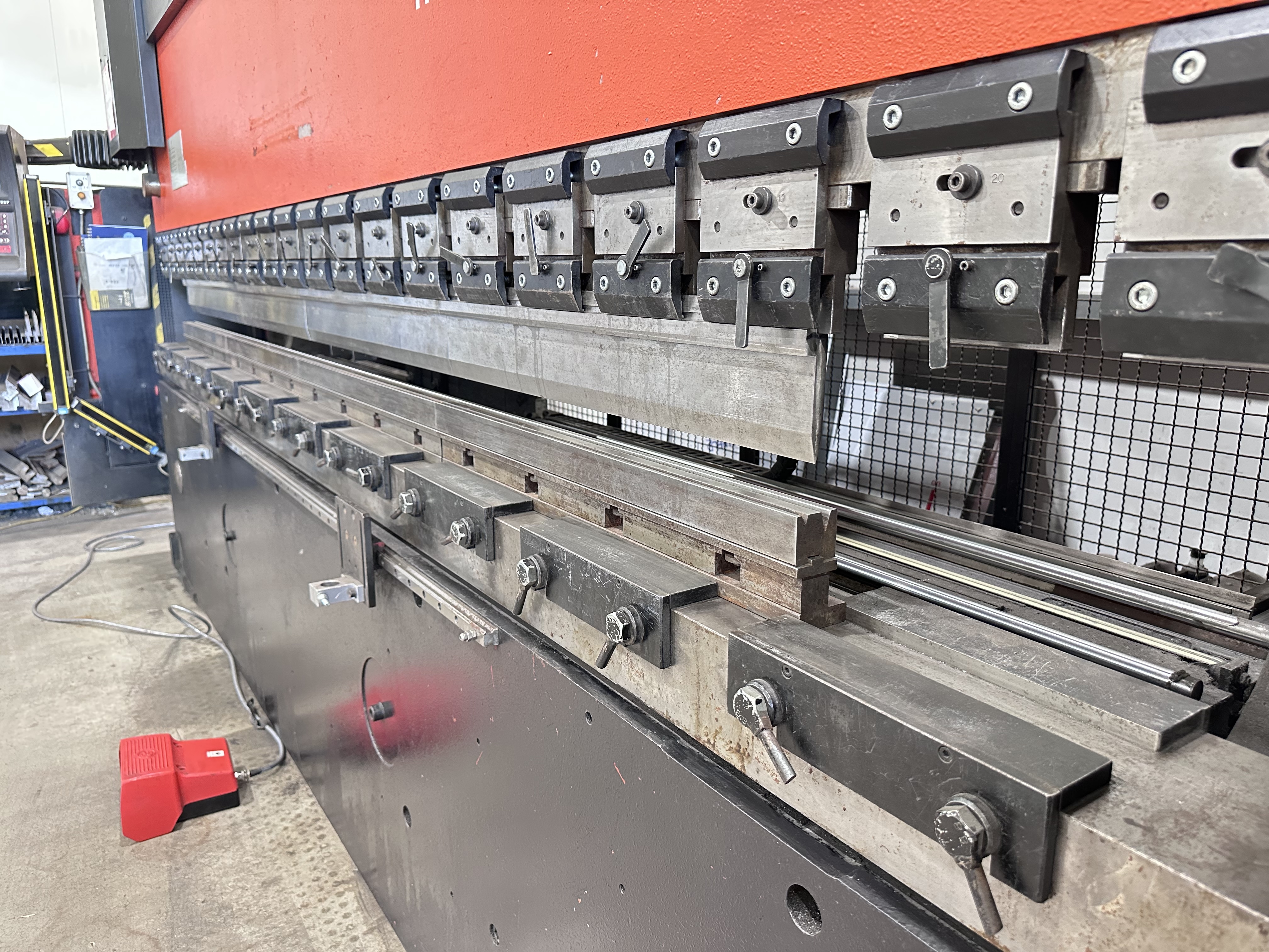 Amada Promecam HFB 2204 8-Axis Hydraulic Press Brake (1999)