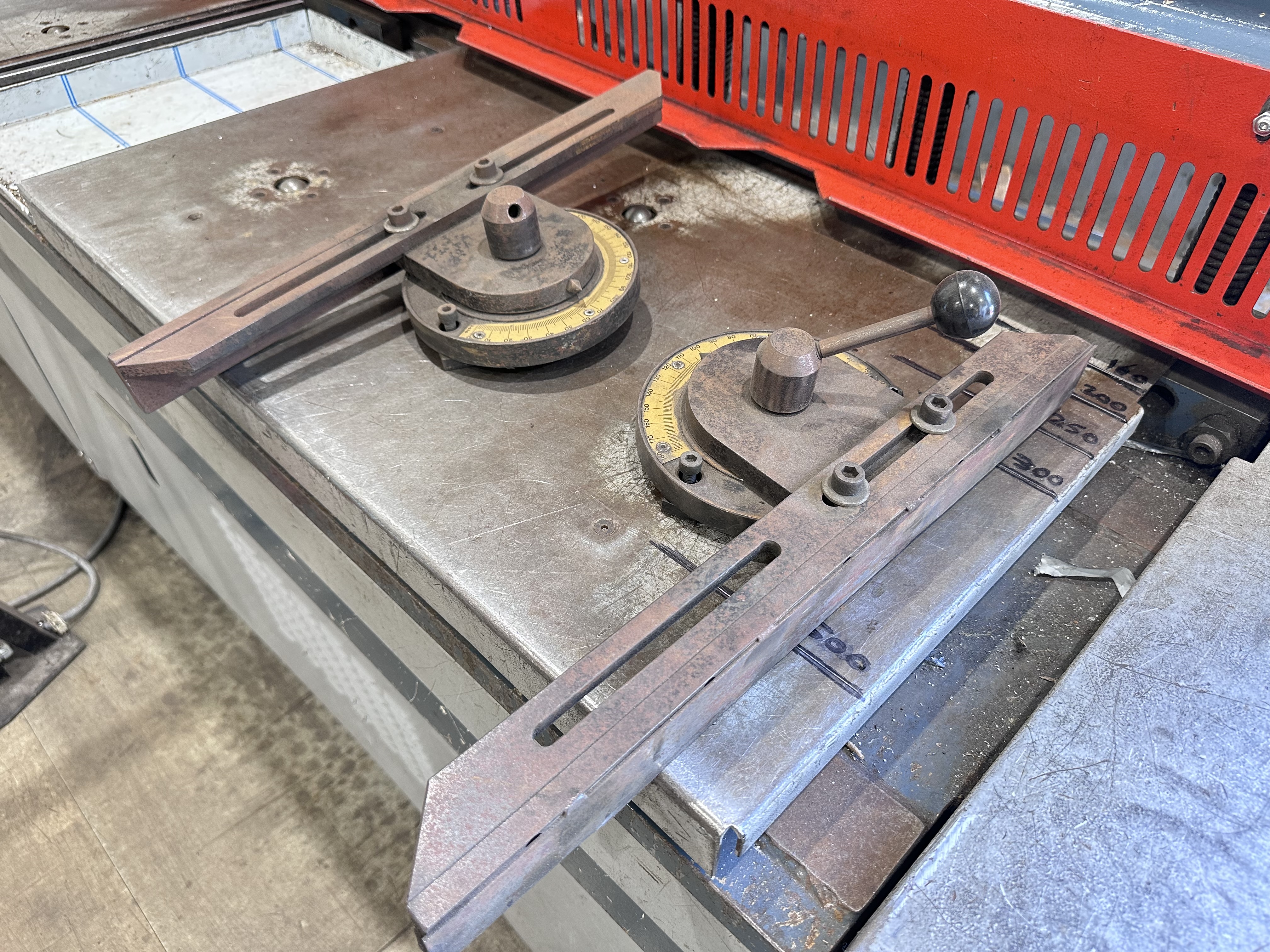 Axe & Status ES 3006 Hydraulic Guillotine (2006)