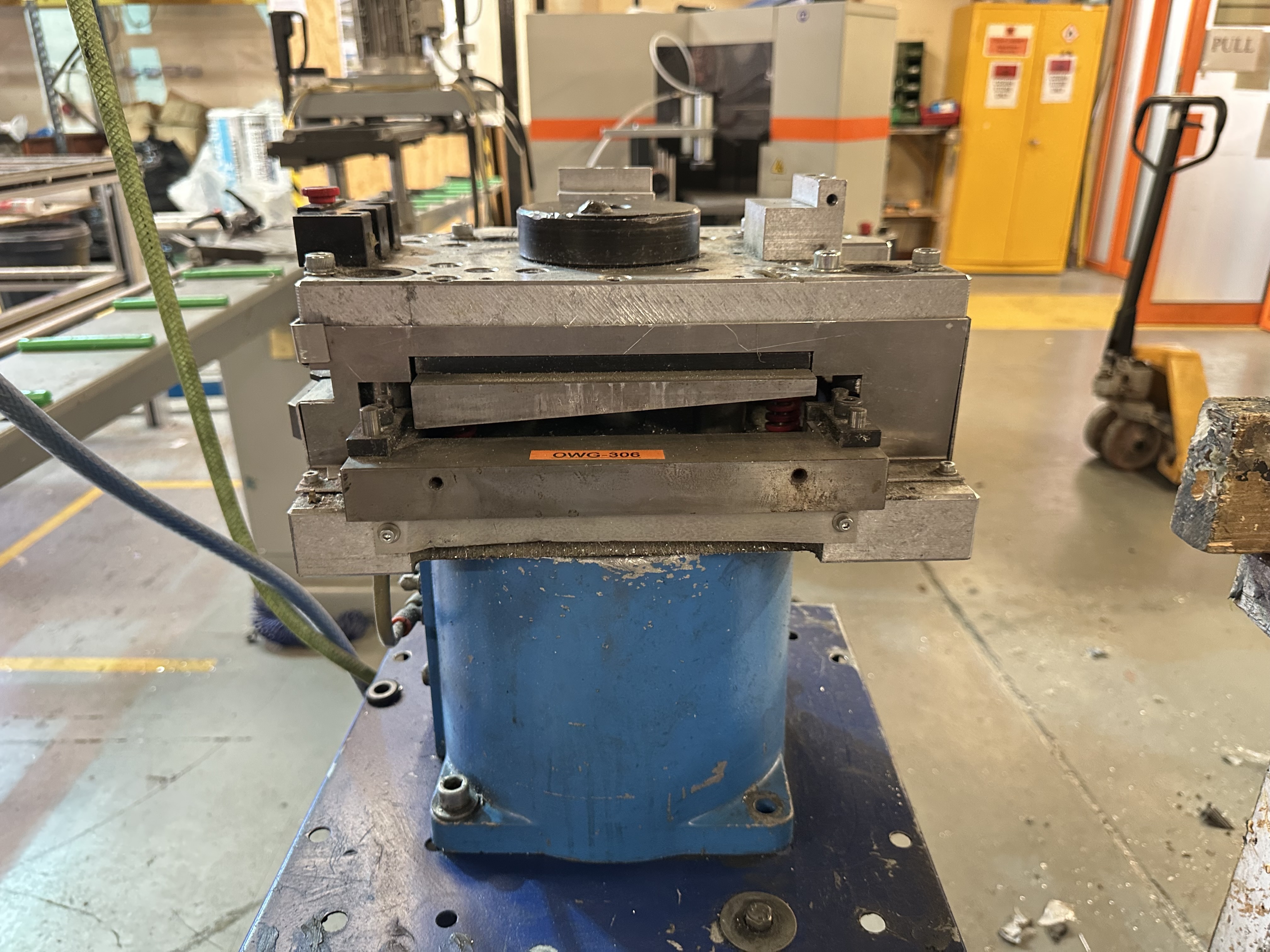 Schuco Pneumatic Press