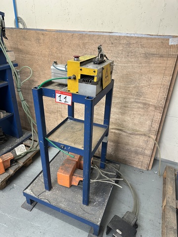 Schuco 299 908 Pneumatic Press. (2000)