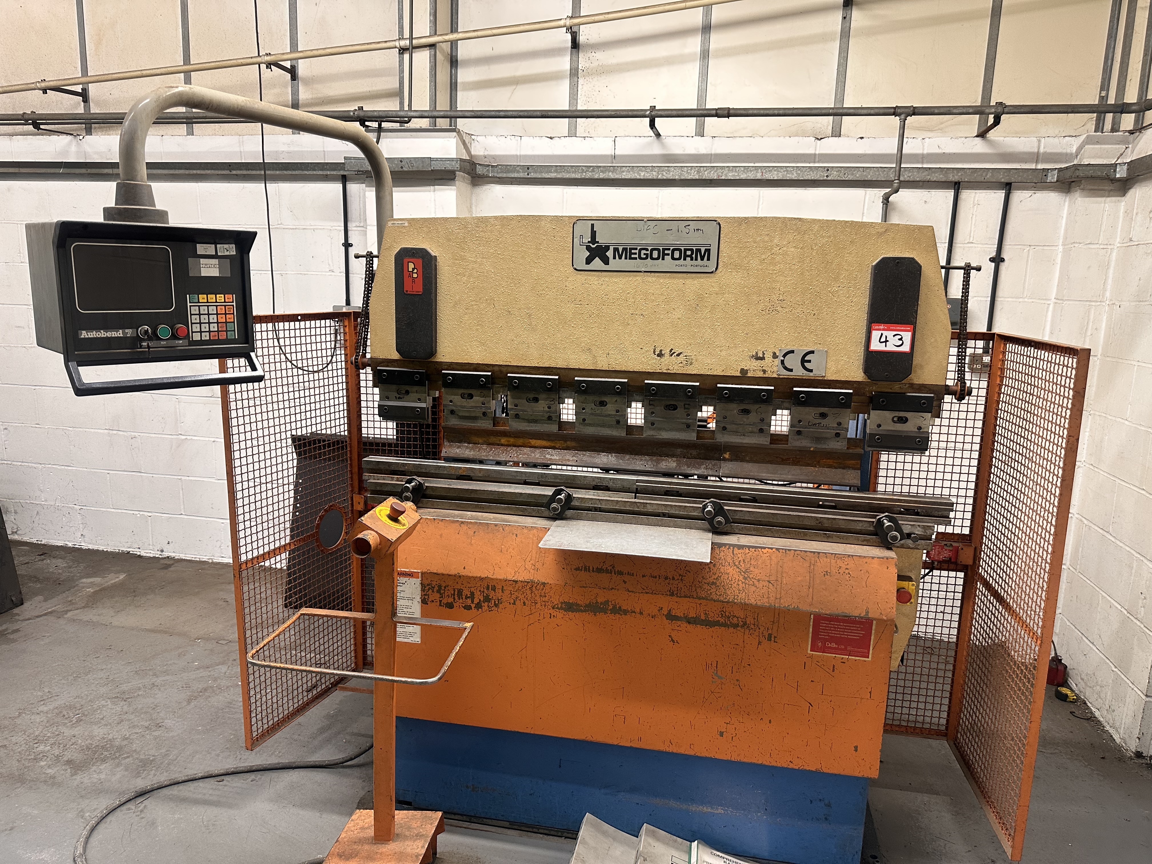 Hurco Megoform Hydraulic Press Brake with Autobend 7 Control