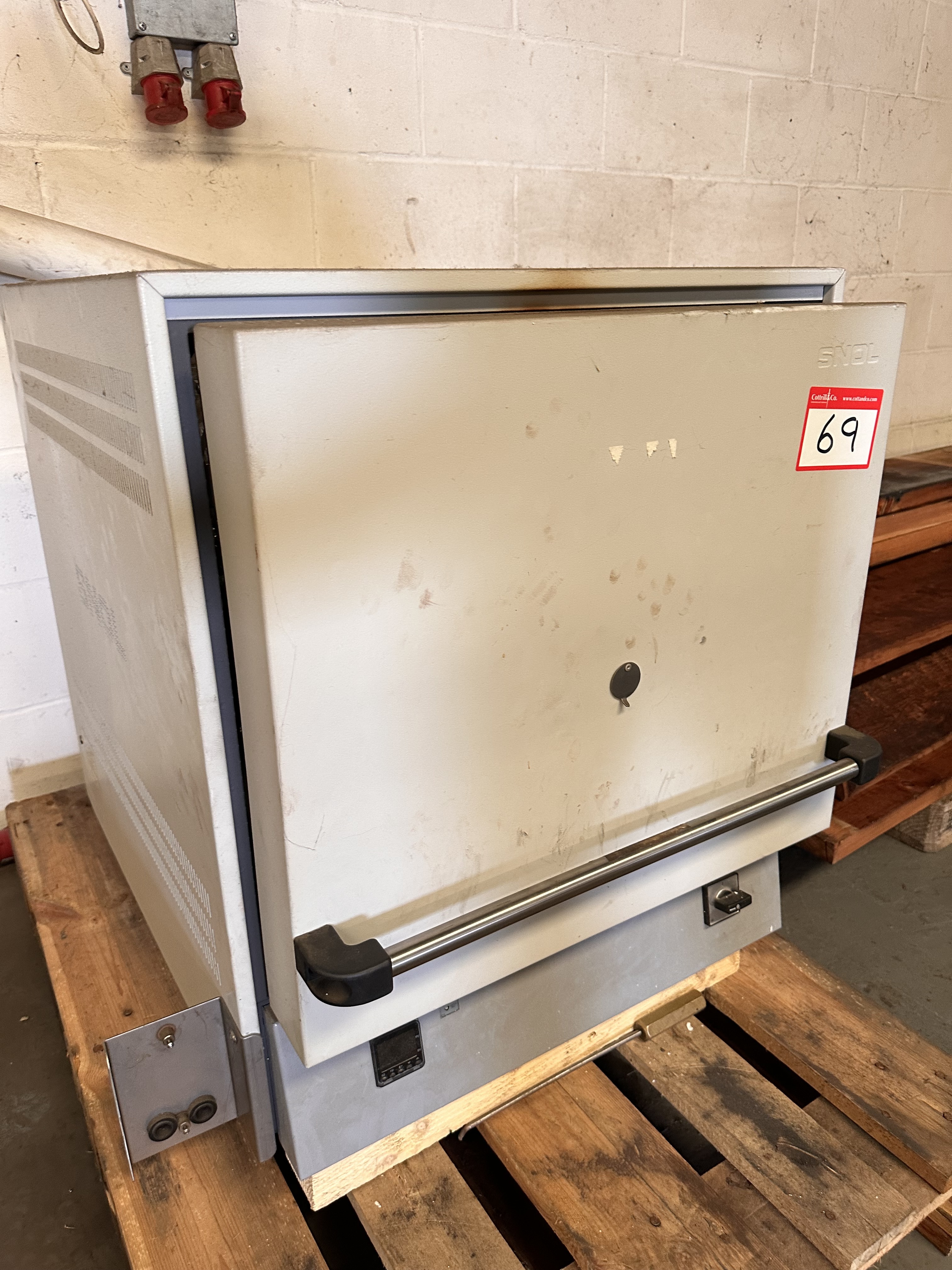 SNOL 39/1100 Electric Heat Treatment Furnace