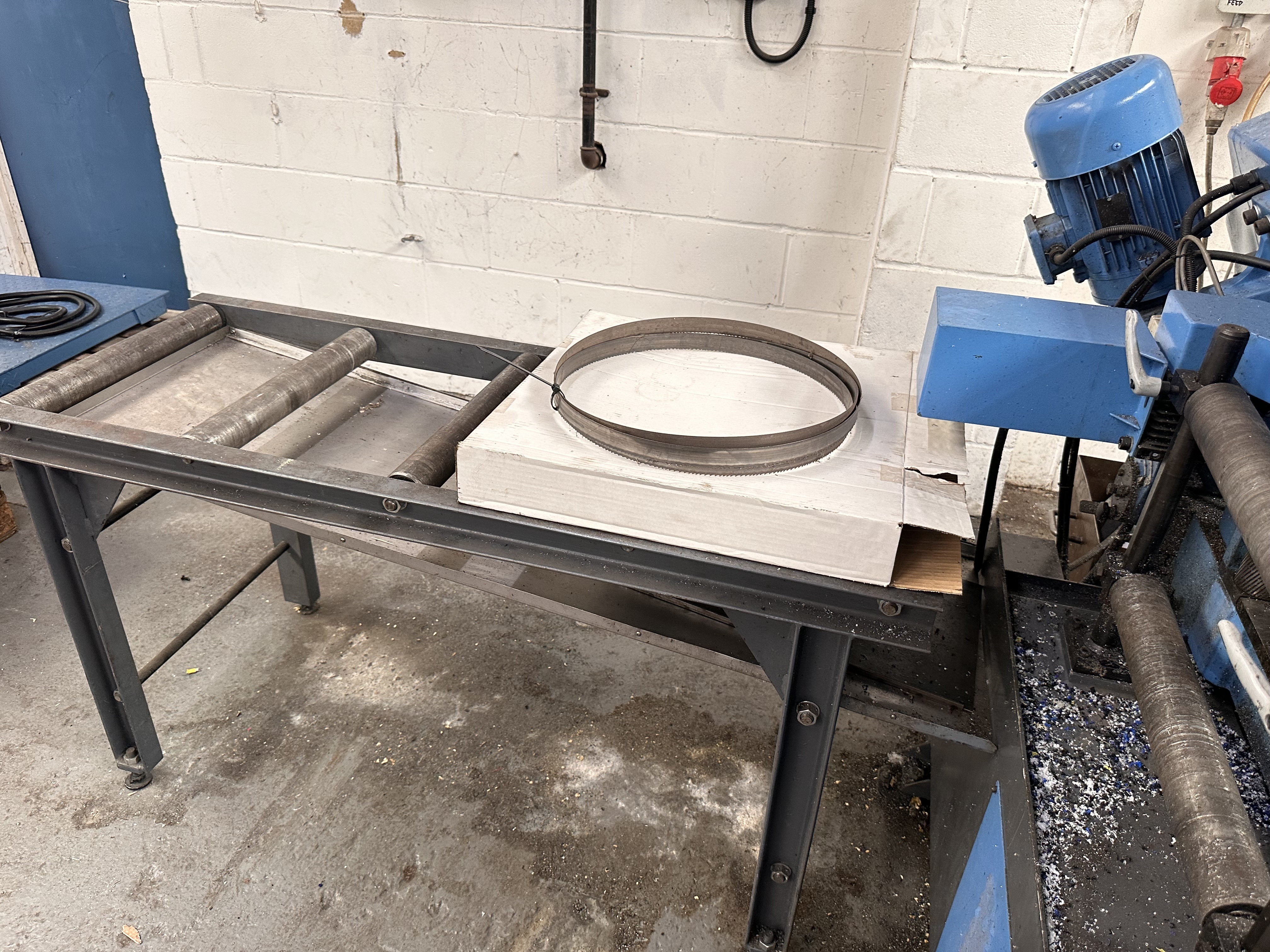Karmetal Prosaw Pro300- RFA Fully Automatic Horizontal Bandsaw (2012)