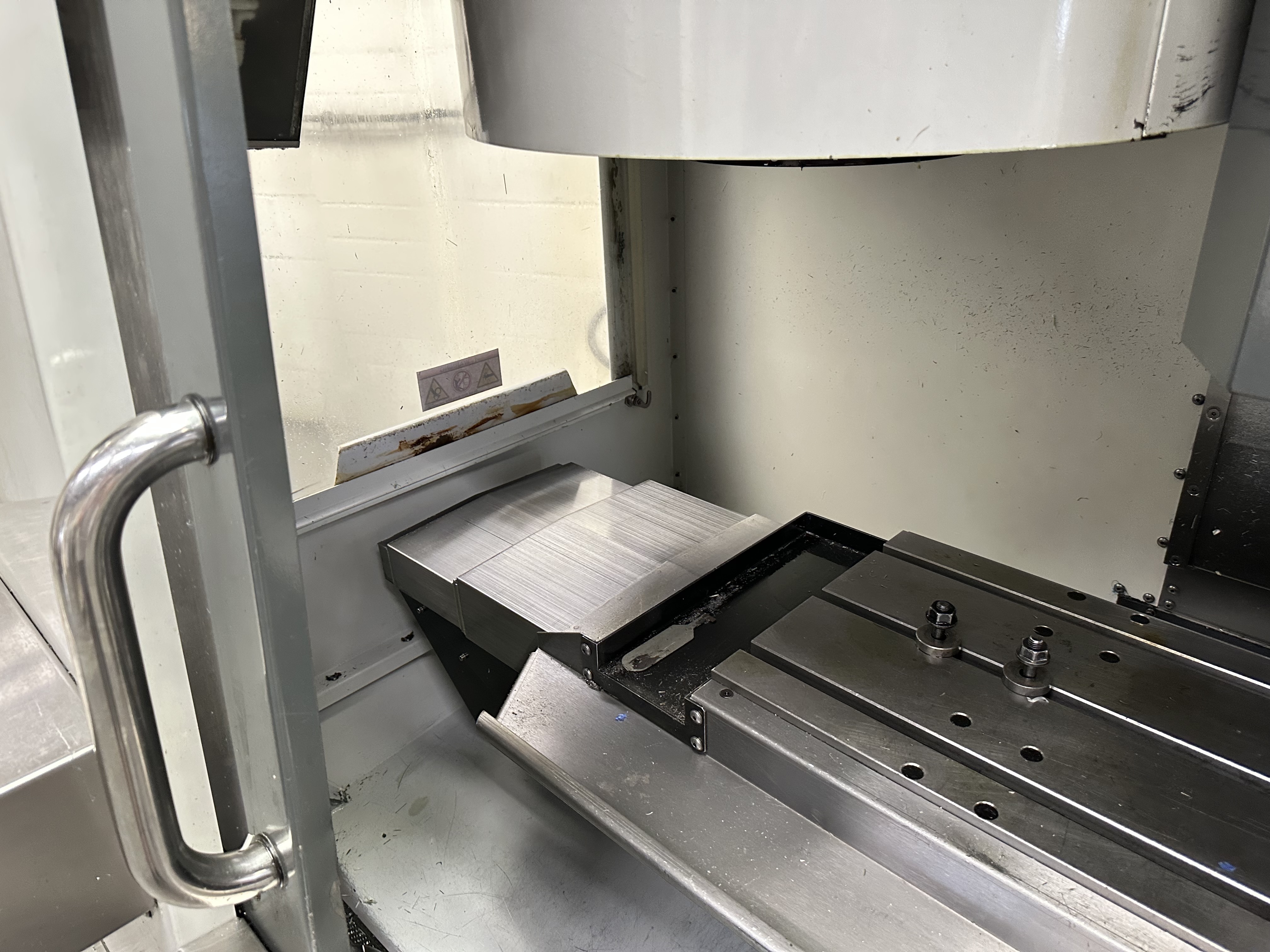 Haas VF-2CDE CNC Vertical Machining Centre with Haas CNC Control. (11/2009)