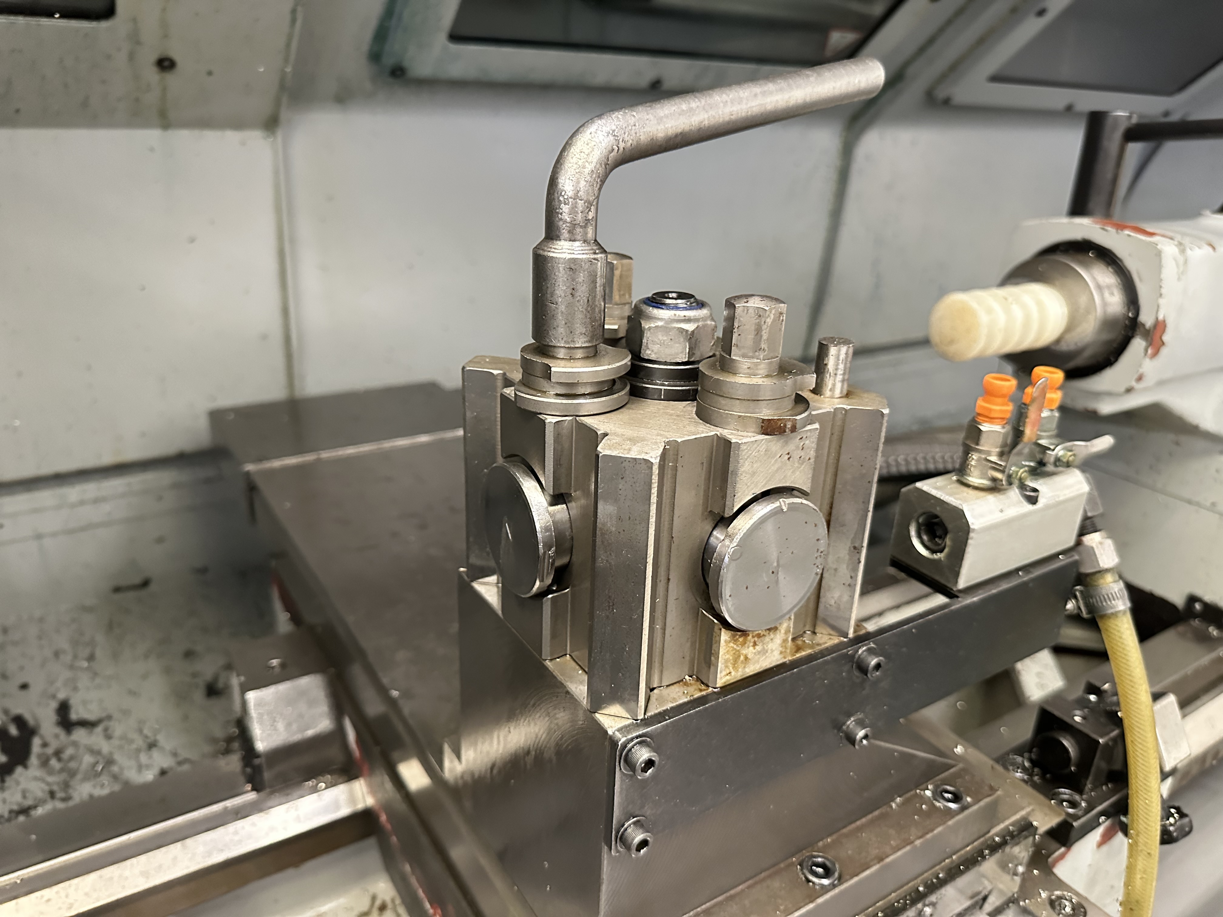 XYZ Proturn SLX 555-2M CNC/Manual Lathe (2005) 