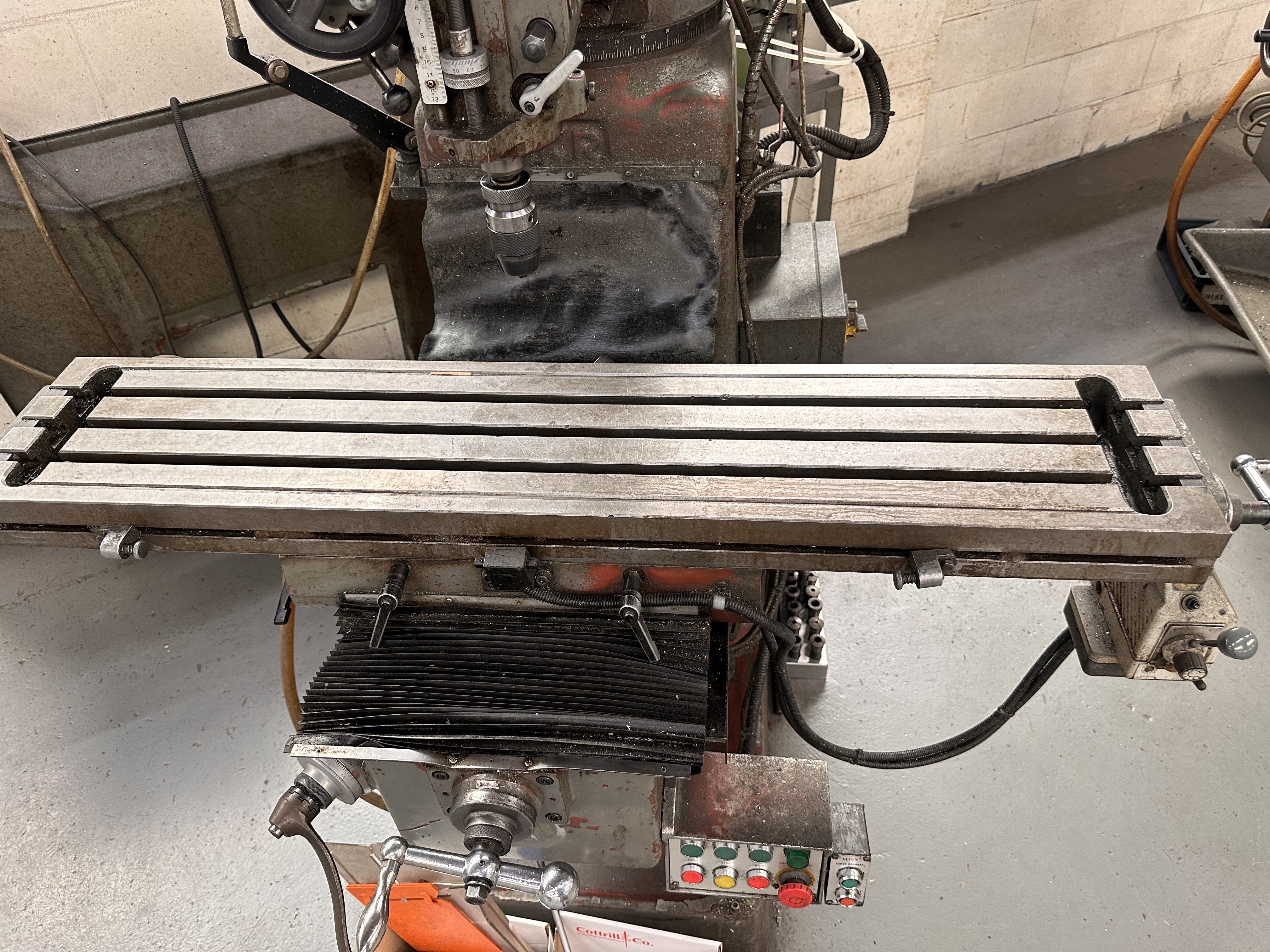 XYZ KRV2000 Turret Milling Machine with Acu-rite 2 Axis DRO (1997)